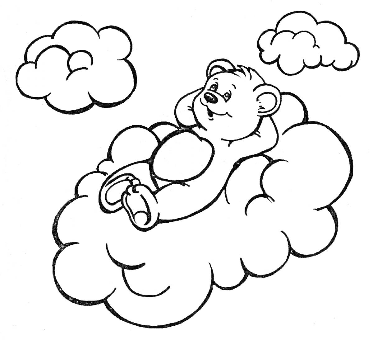 Раскраска Медвежонок, лежащий на облаке с двумя небольшими облаками