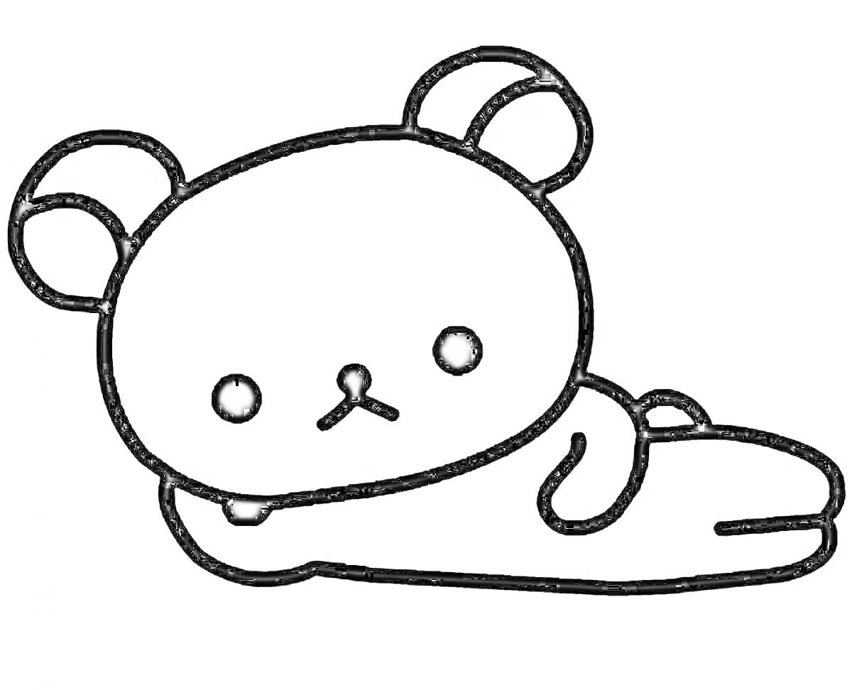Раскраска милый мишка, лежащий на животе