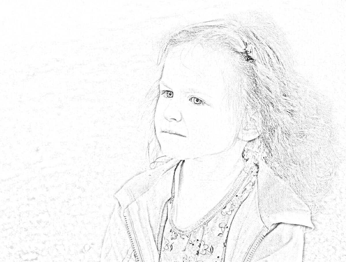 Раскраска Портрет девочки с кудрявыми волосами и заколкой, на ней кофта и цветастая рубашка, фон размытый, дорога