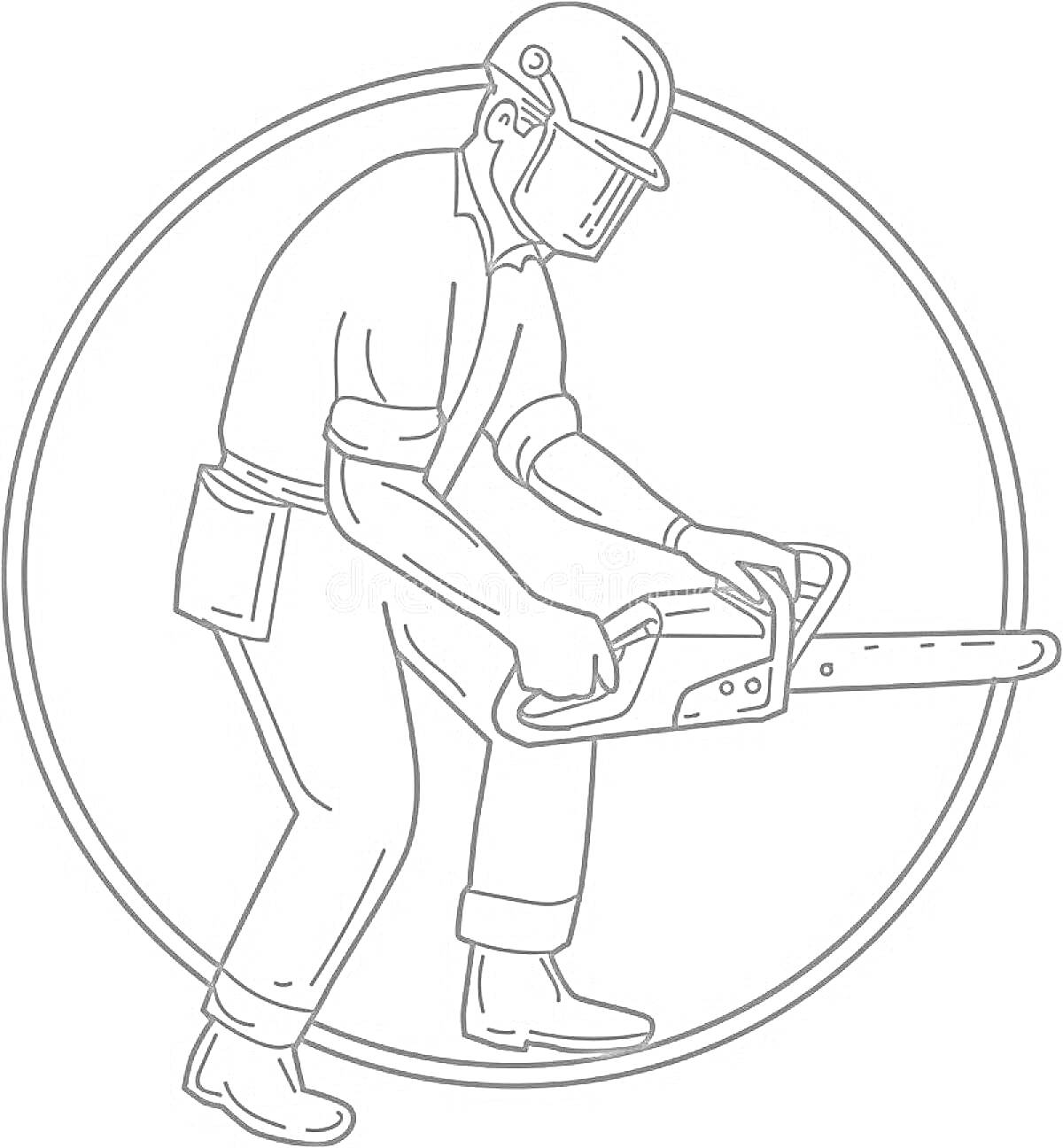 Человек в защитной каске и очках, работающий бензопилой внутри круга