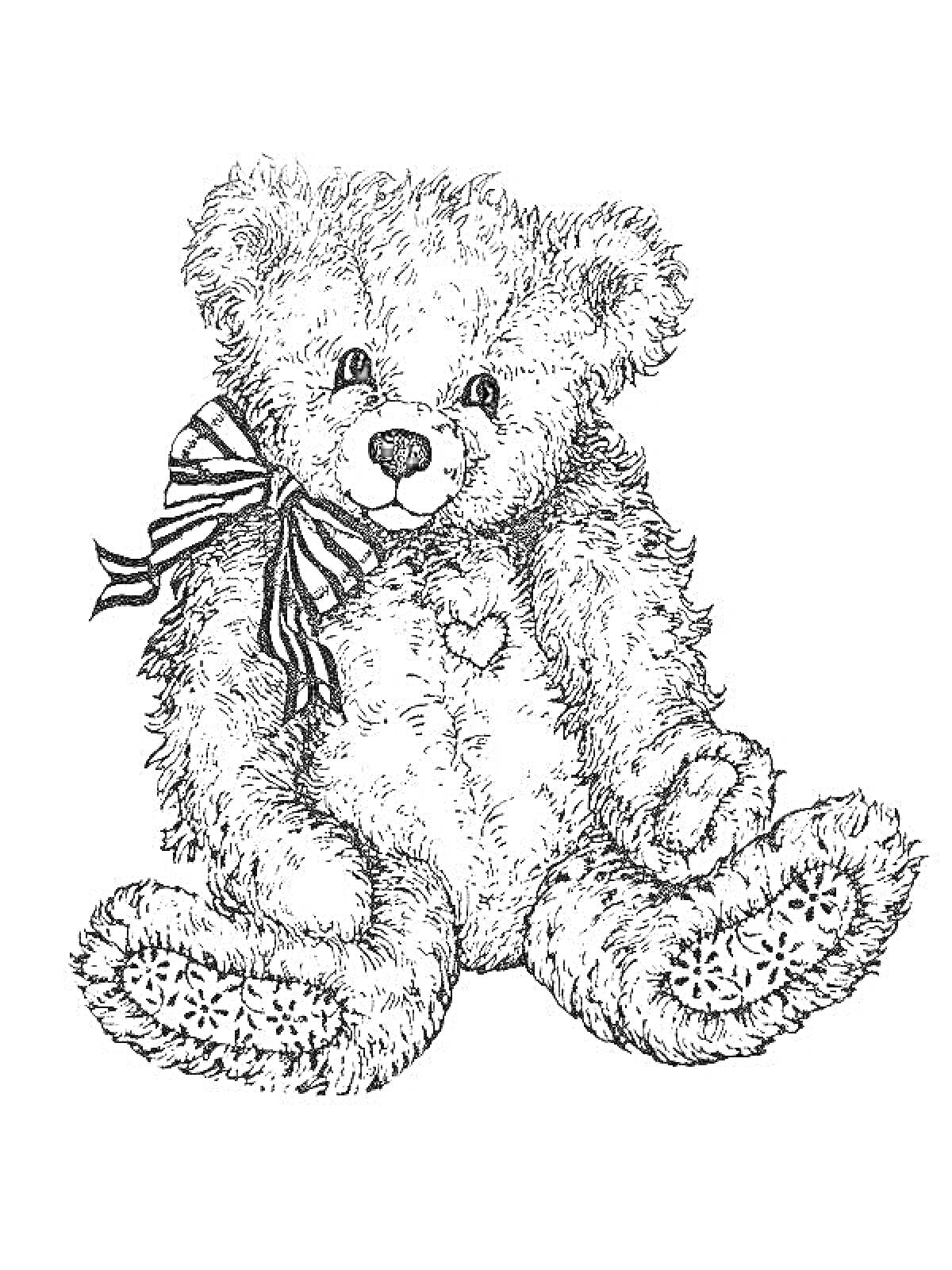 Раскраска Мишка Тедди с полосатым бантом и сердечным патчем на груди, сидящий
