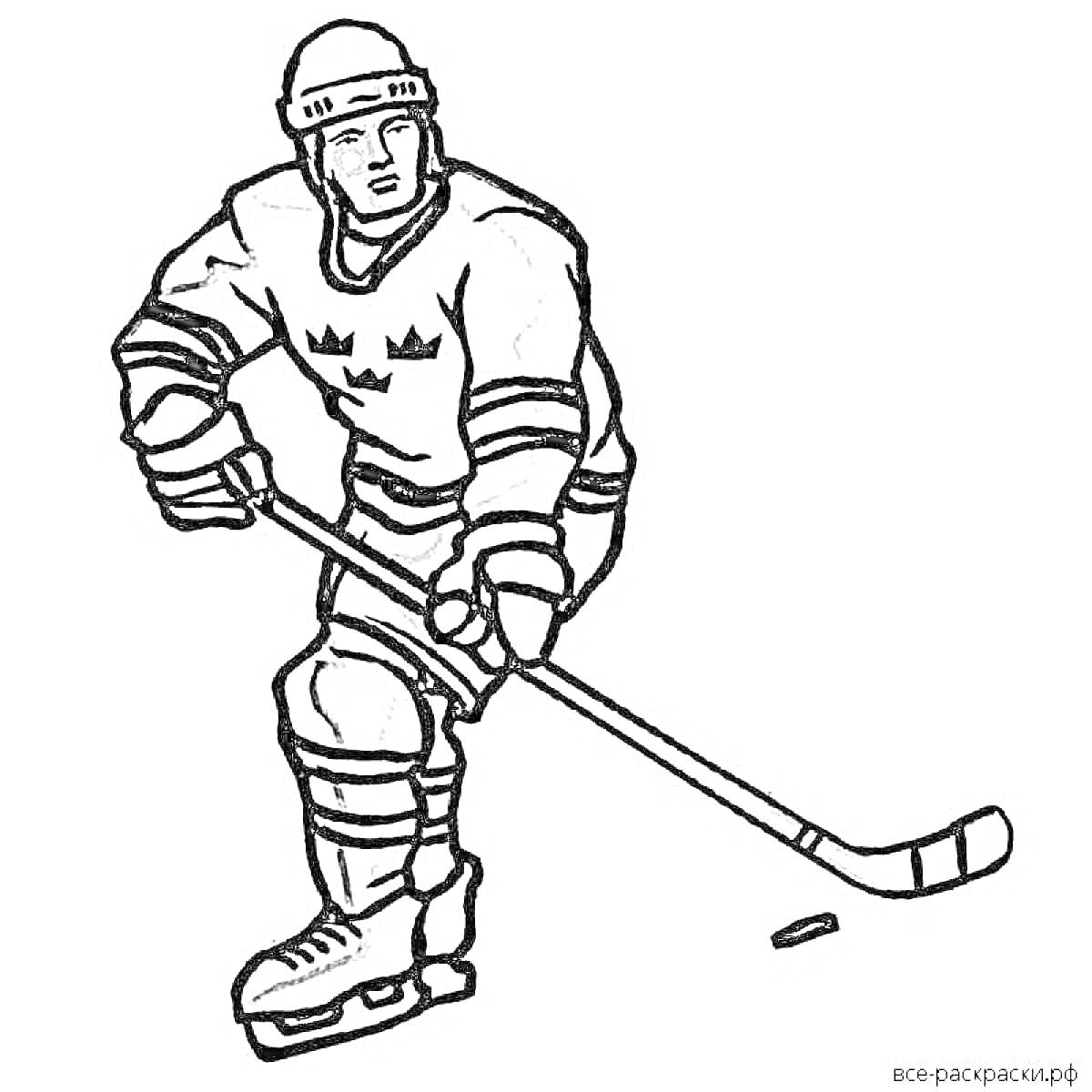 Раскраска Хоккеист в шлеме с клюшкой и шайбой