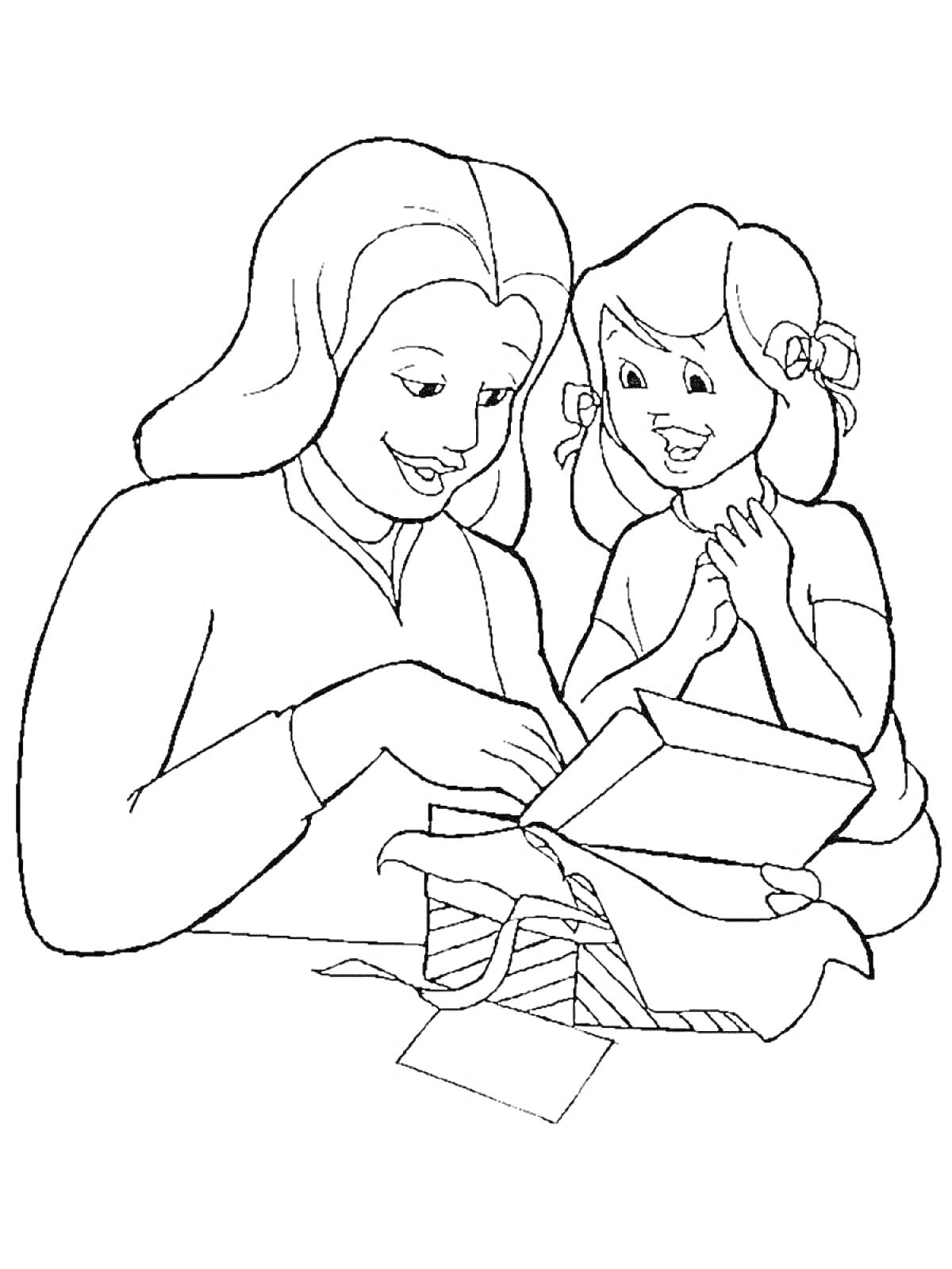 Раскраска Мама и дочка, открывающие подарок, с карточкой