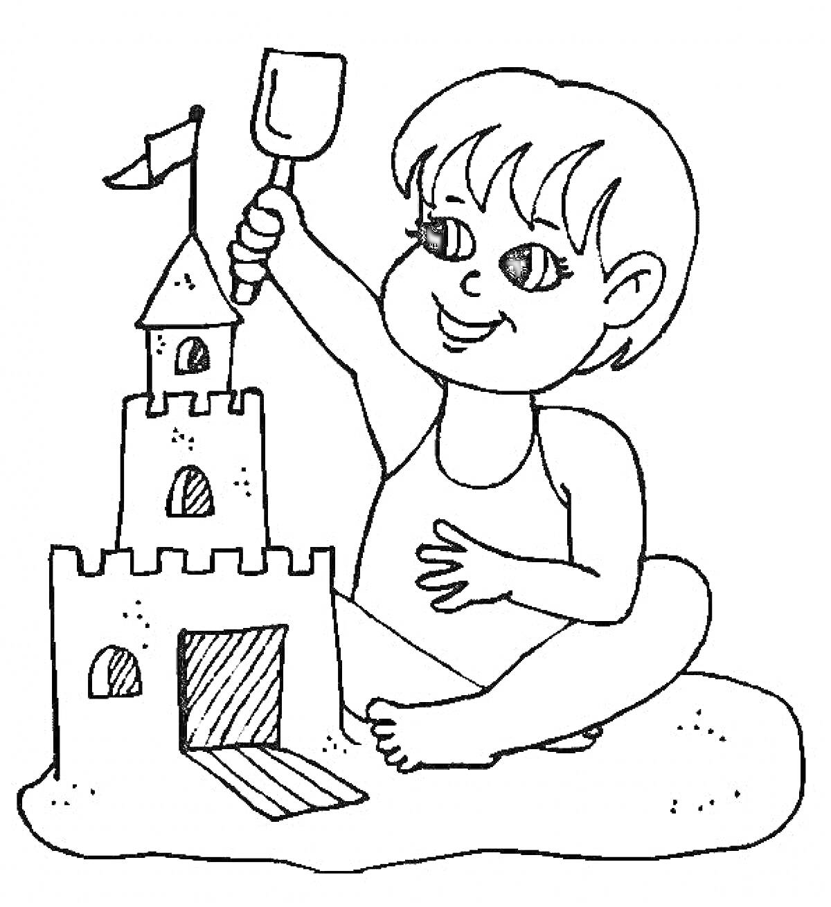Ребенок строит песочный замок с флагом, держит лопатку, сидя на песке