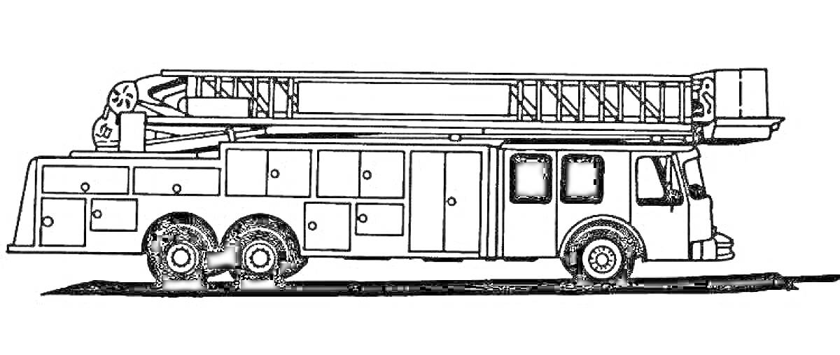 Раскраска Пожарная машина с лестницей и отсеками для инвентаря