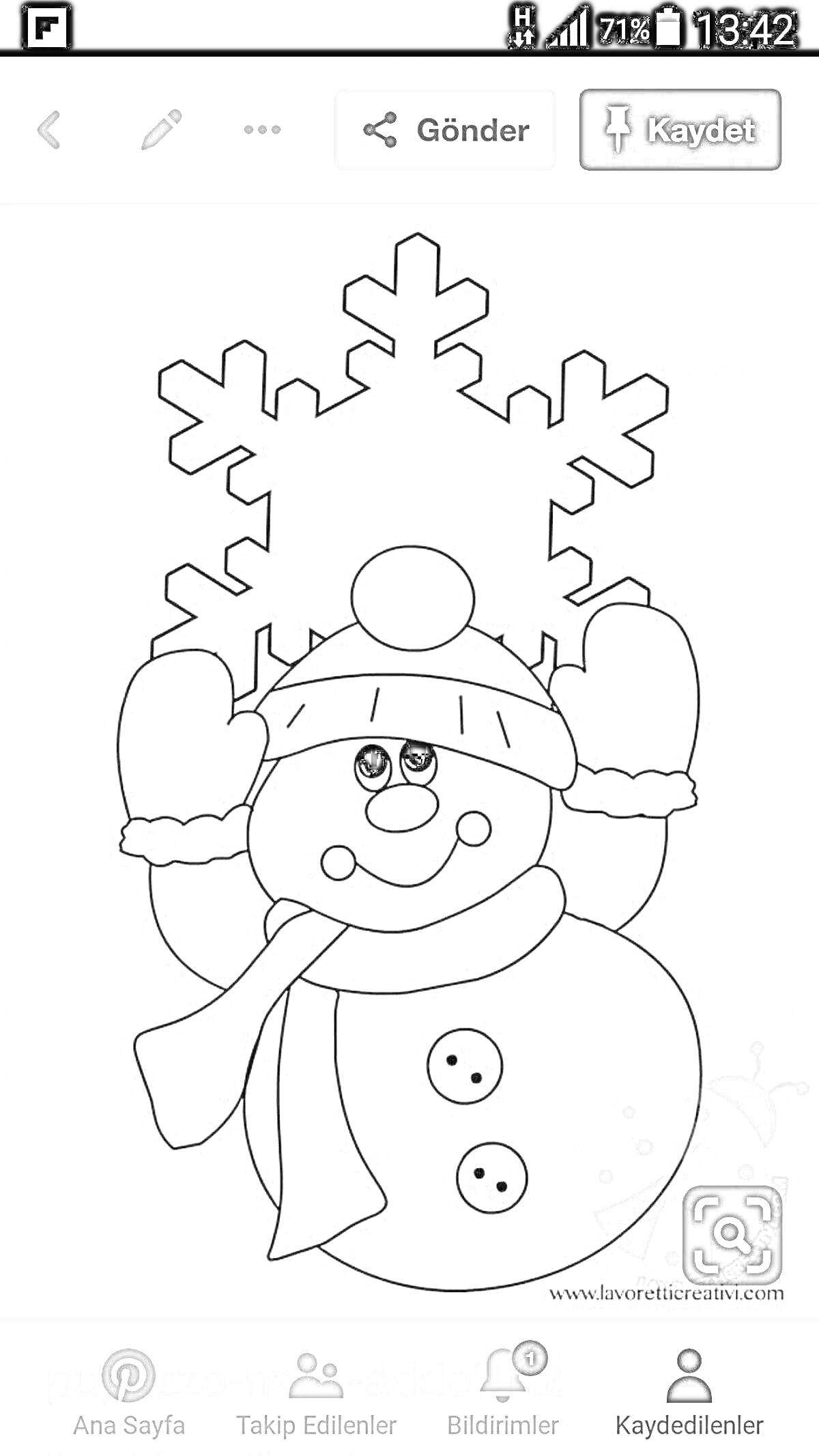 Раскраска Снеговик с большой снежинкой, в шапке и шарфе