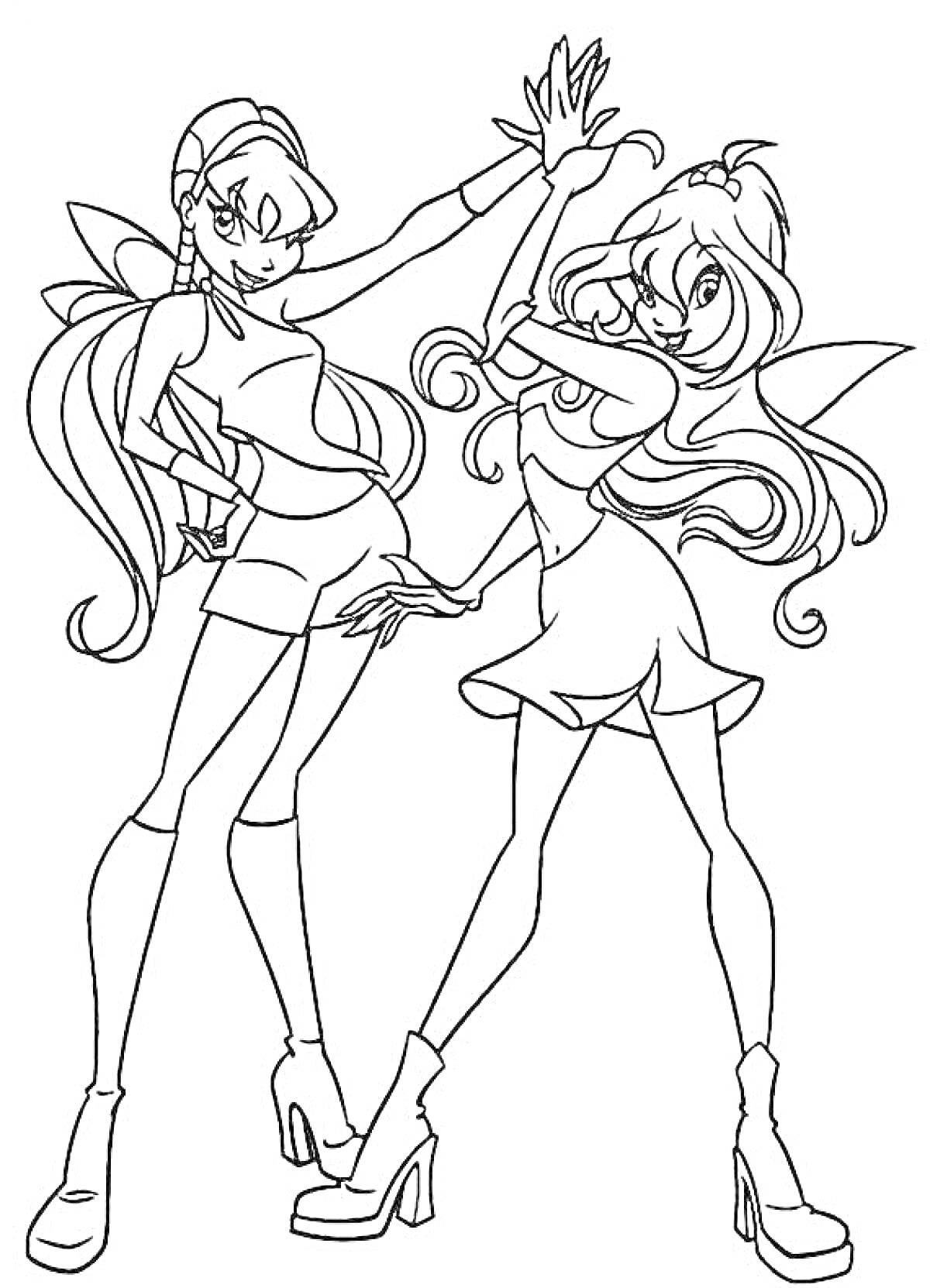 Раскраска Две феи Винкс Блум в костюмах с крыльями и длинными волосами