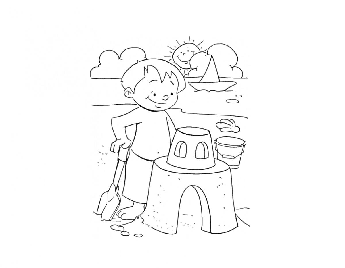 Мальчик строит замок из песка, рядом ведерко и лопатка, на заднем плане море с корабликом и солнце