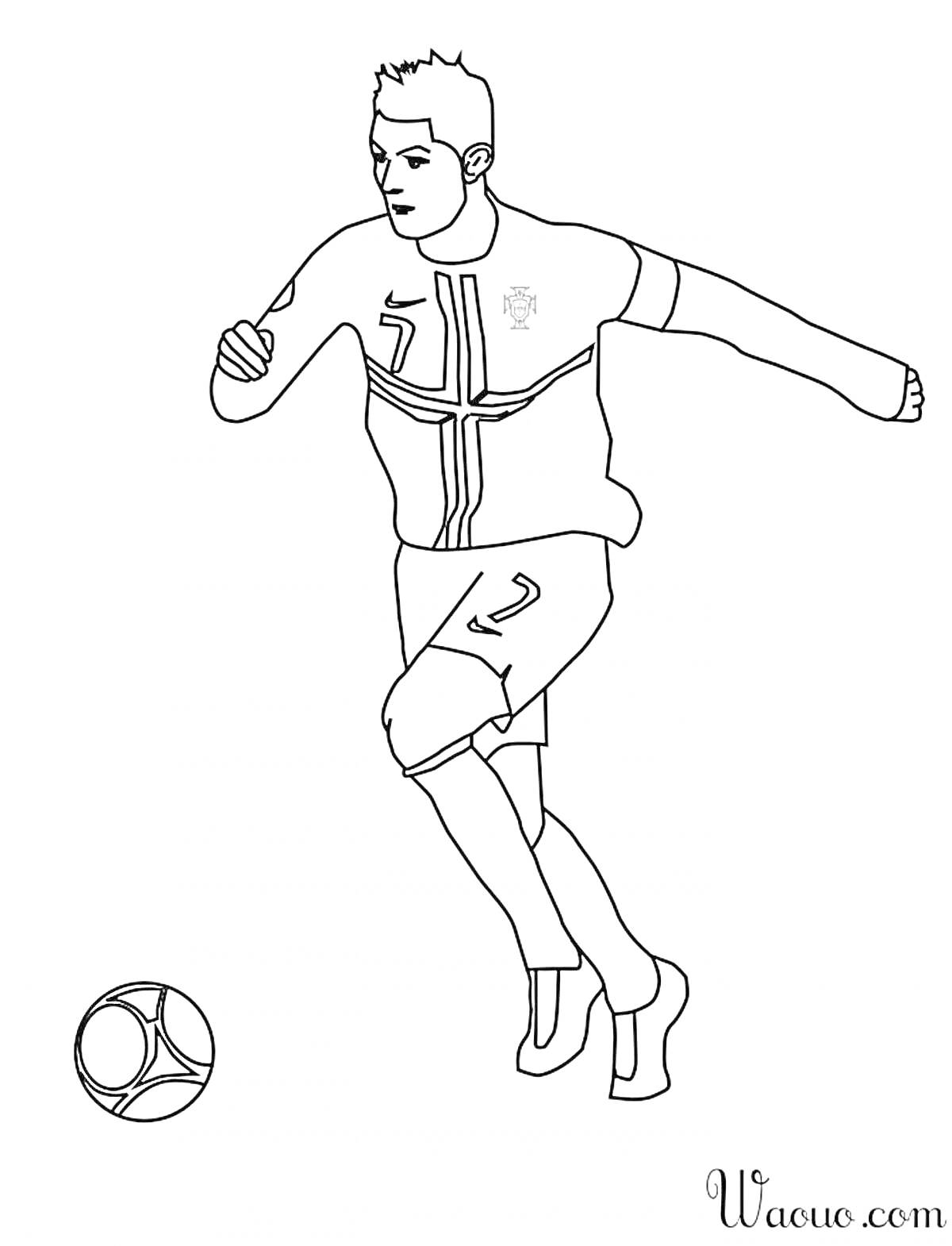 Раскраска Футболист с номером 7 в форме, бежит к футбольному мячу