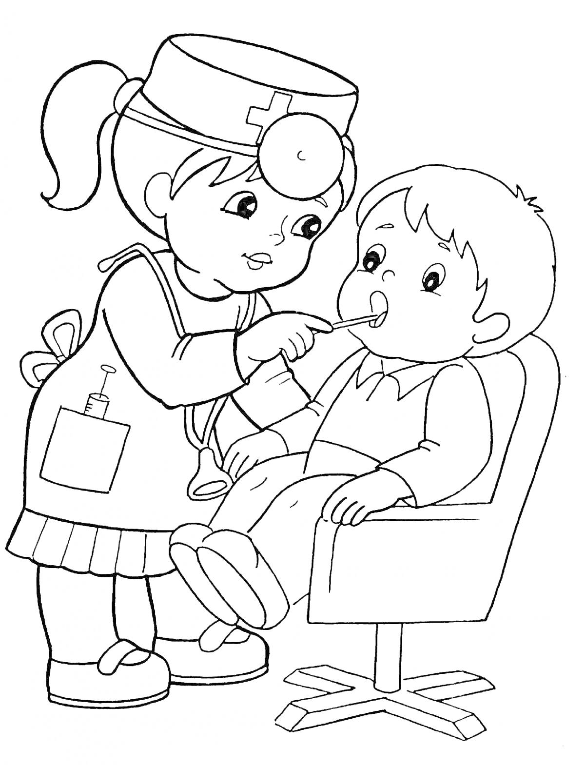 Врач осматривает ребенка, сидящего в кресле, используя палочку для проверки горла