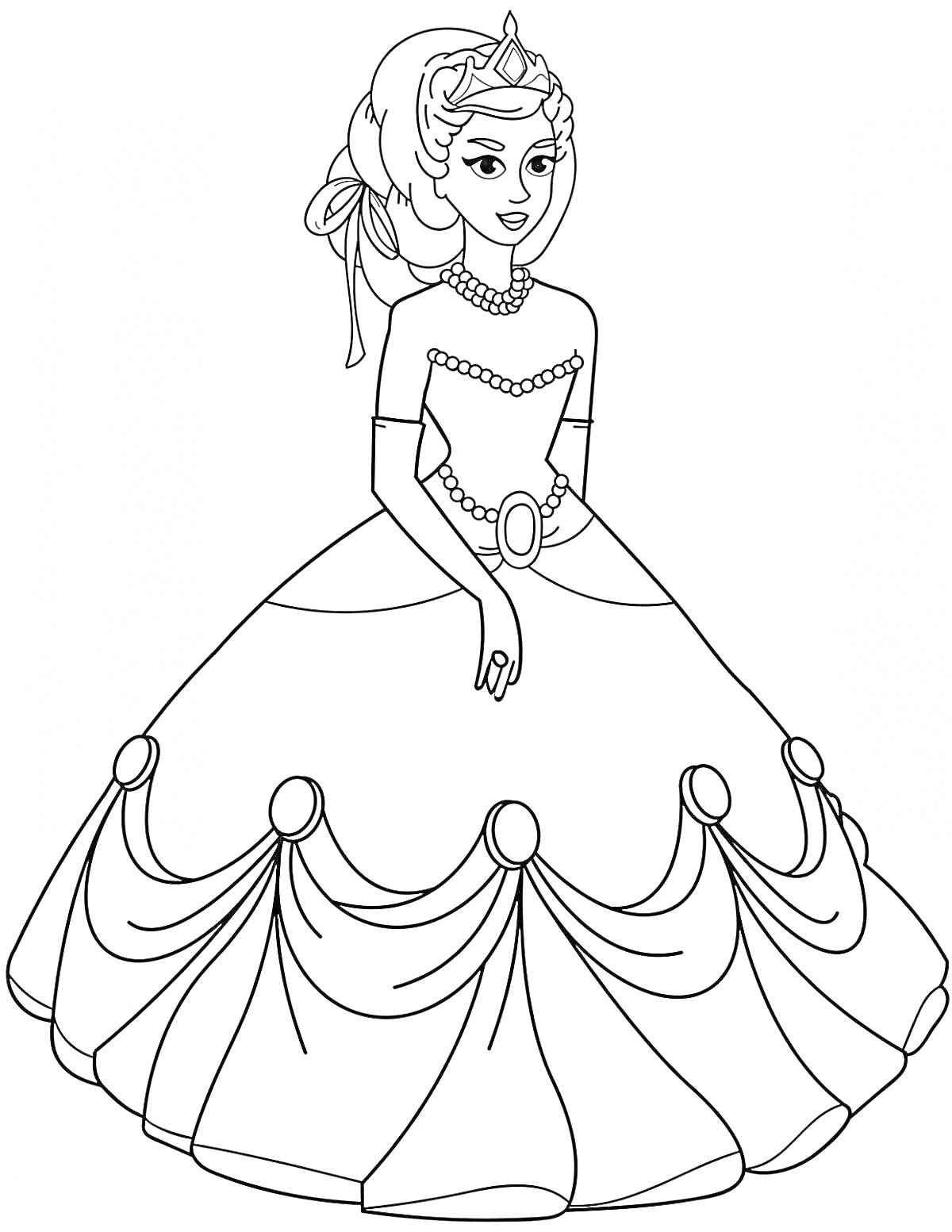Принцесса в длинном бальном платье с украшениями и короной