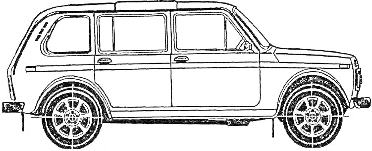 Раскраска Очертание автомобиля Нива с четырьмя дверями, четырьмя колесами и деталями кузова