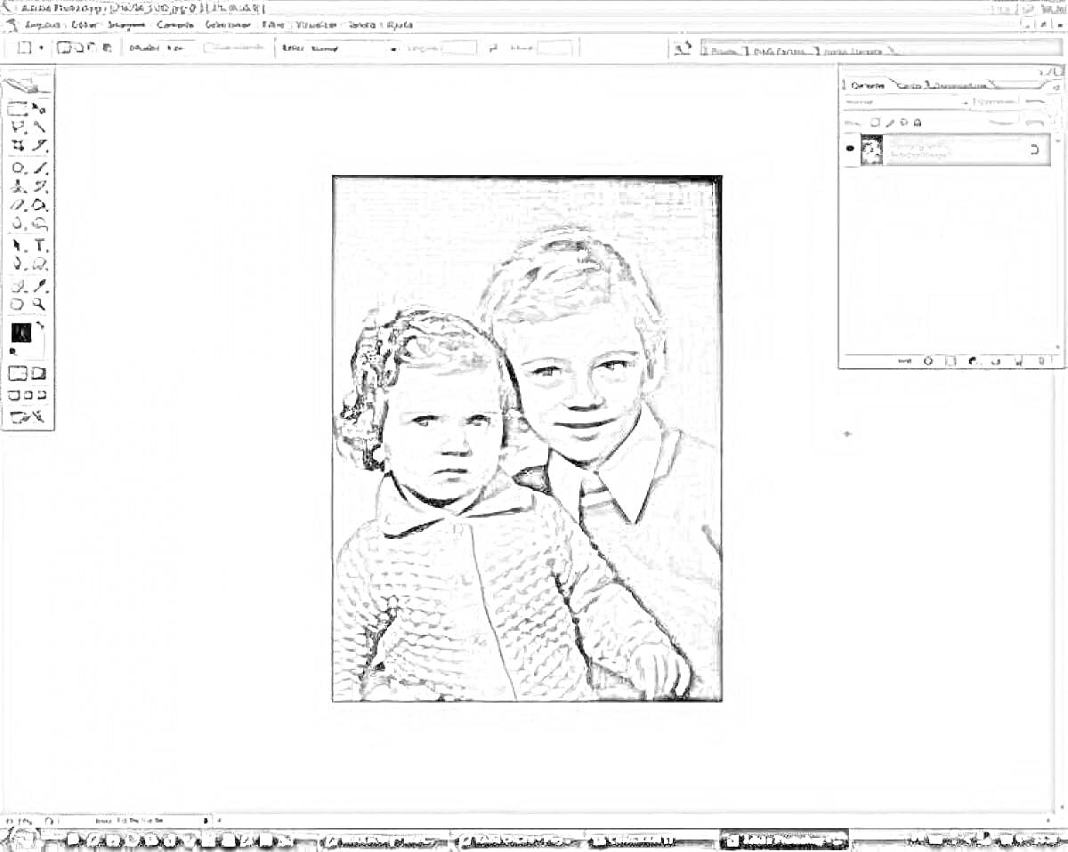 Раскраска Двое детей в редакторе Photoshop - мальчик и девочка на чёрно-белой фотографии