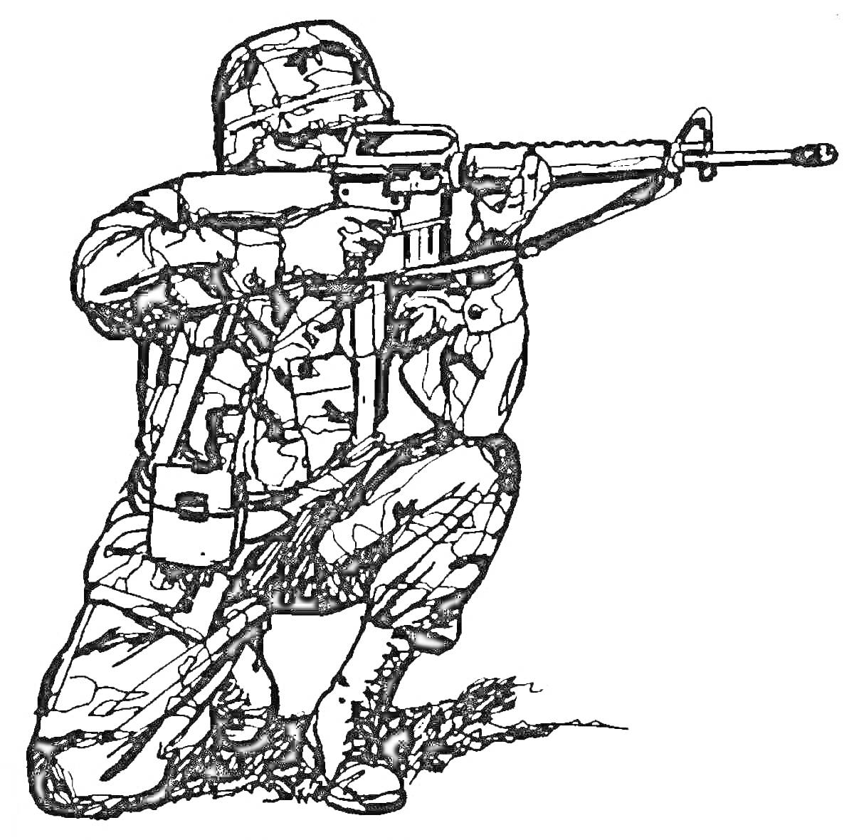 Раскраска Снайпер в спецназе, на коленях, в шлеме с камуфляжем, с винтовкой в руках