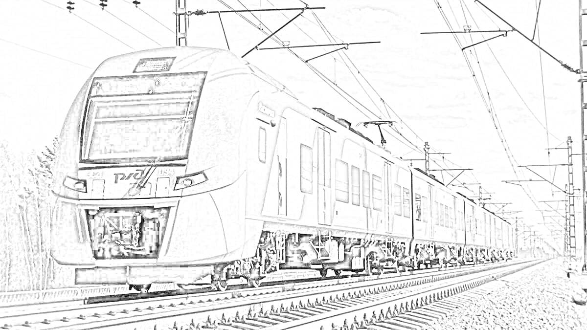 Поезд Ласточка движется по железной дороге под линией электропередачи