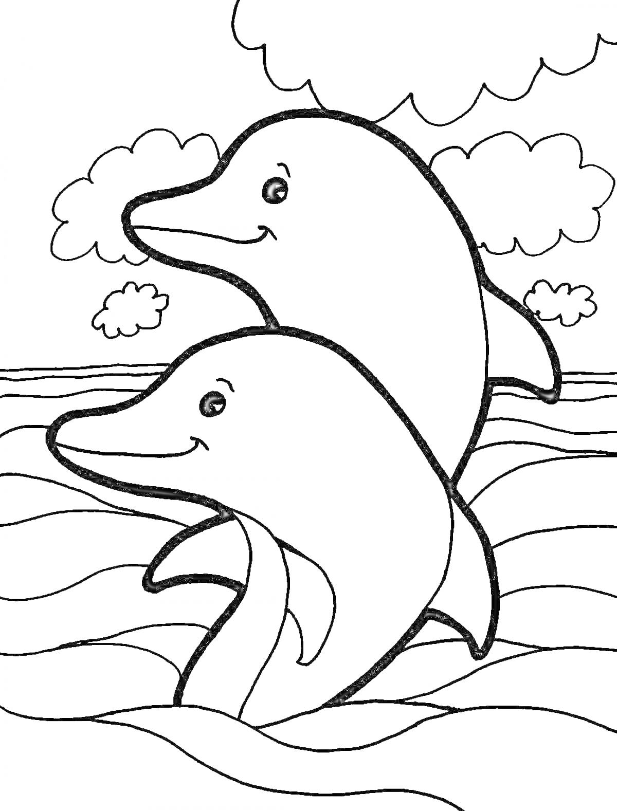 Раскраска Два дельфина в море с облаками на фоне