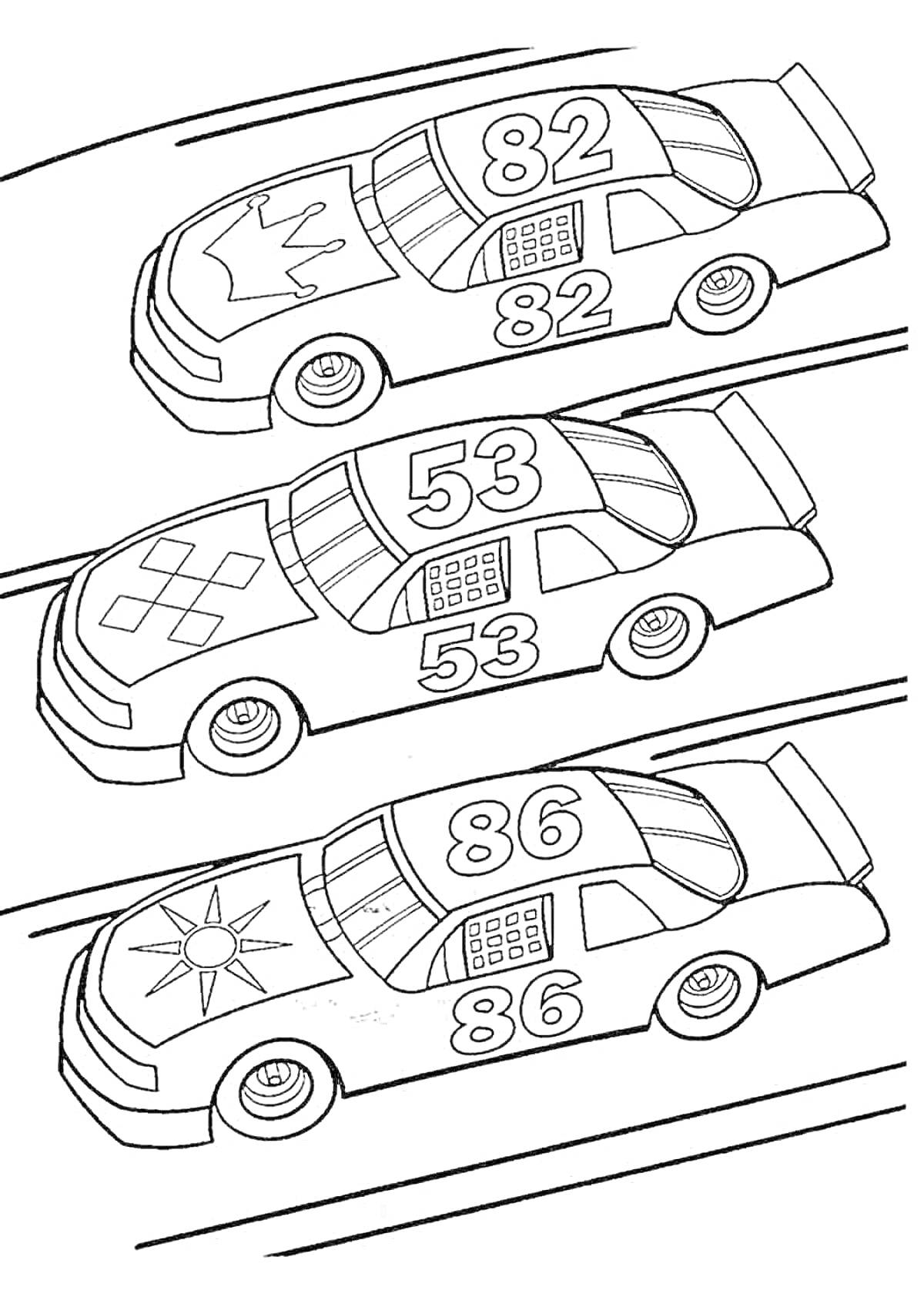 Раскраска Три гоночные машины на парковке с номерами и рисунками на капотах (корона, ромбы и солнце)
