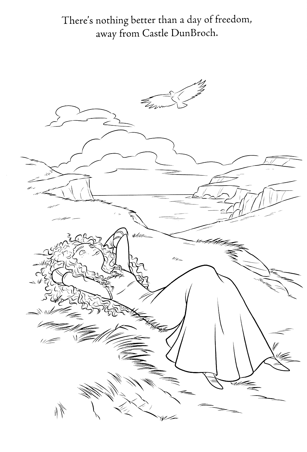 Девушка с кудрявыми волосами в длинном платье, лежащая на траве на фоне холмов и парящего сокола