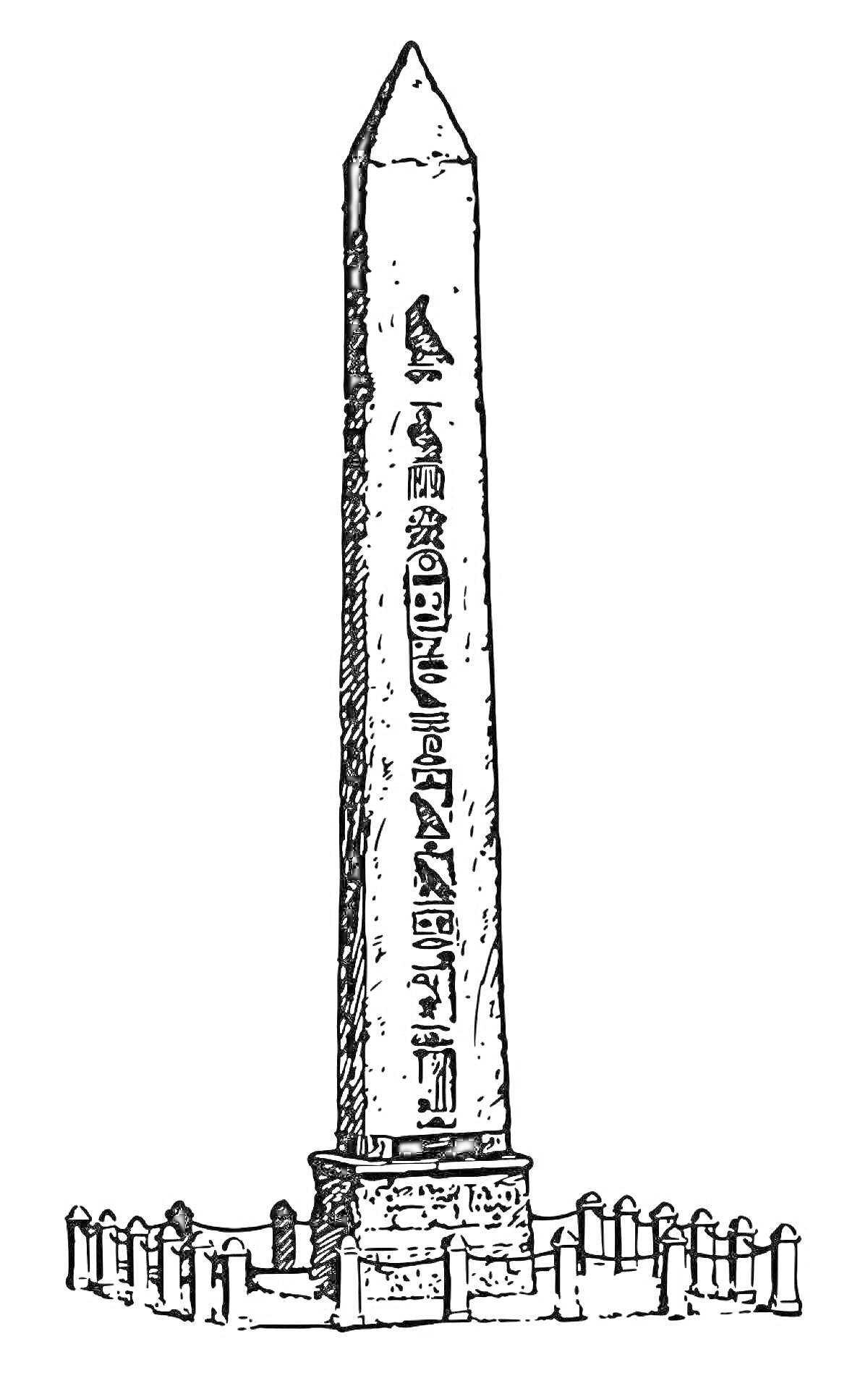 Обелиск с гравировками и металлическим ограждением