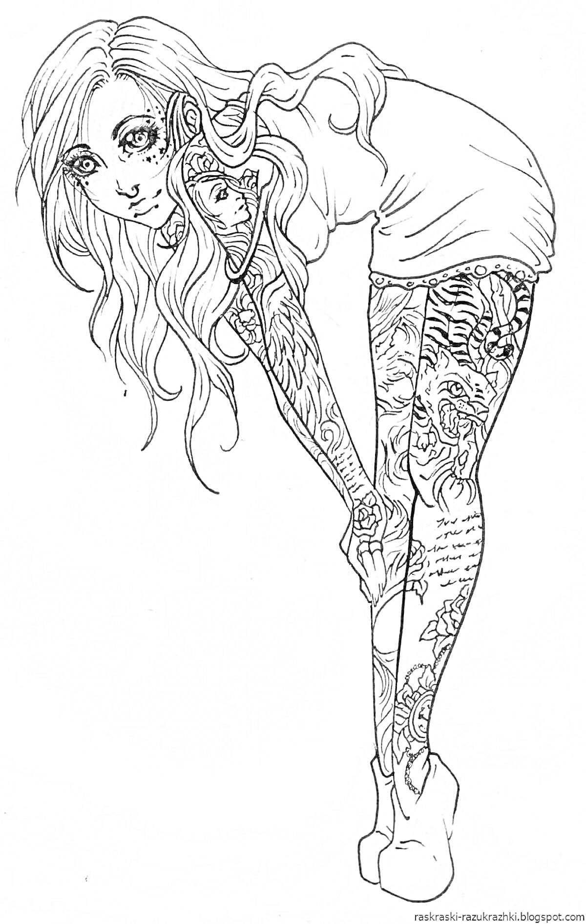 Раскраска Девушка с длинными волосами и татуировками на руках и ногах в коротком платье