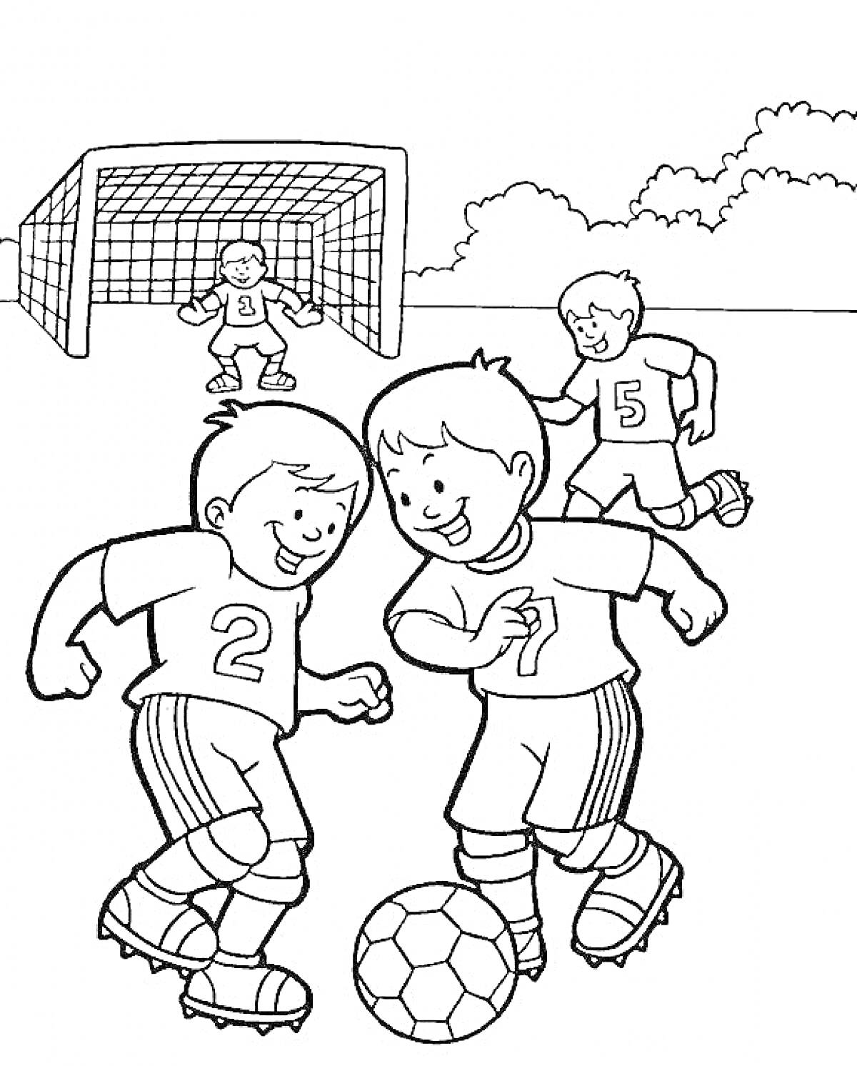 Детский футбольный матч с тремя игроками и вратарем перед воротами