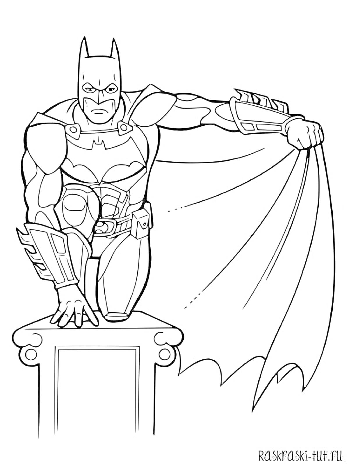 Раскраска Бэтмен на постаменте с развевающимся плащом
