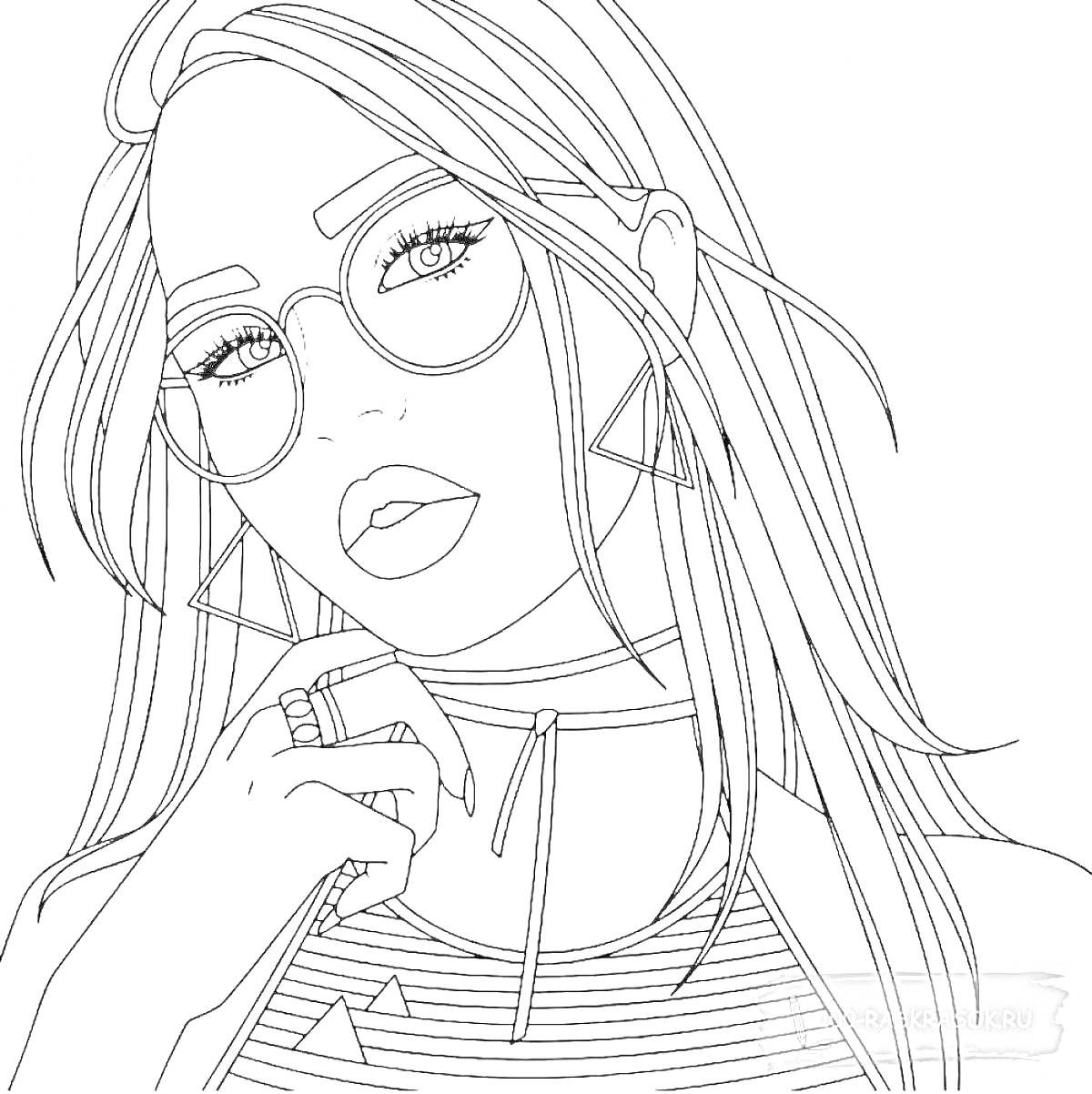Раскраска Девушка в очках с длинными волосами, треугольными серьгами и кольцом на указательном пальце
