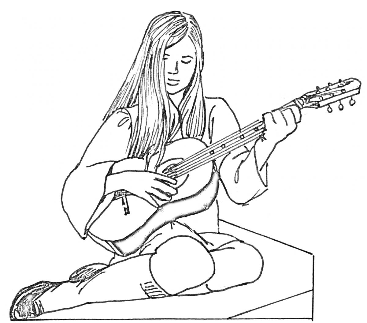 Раскраска Девушка с длинными волосами, сидящая на полу и играющая на гитаре