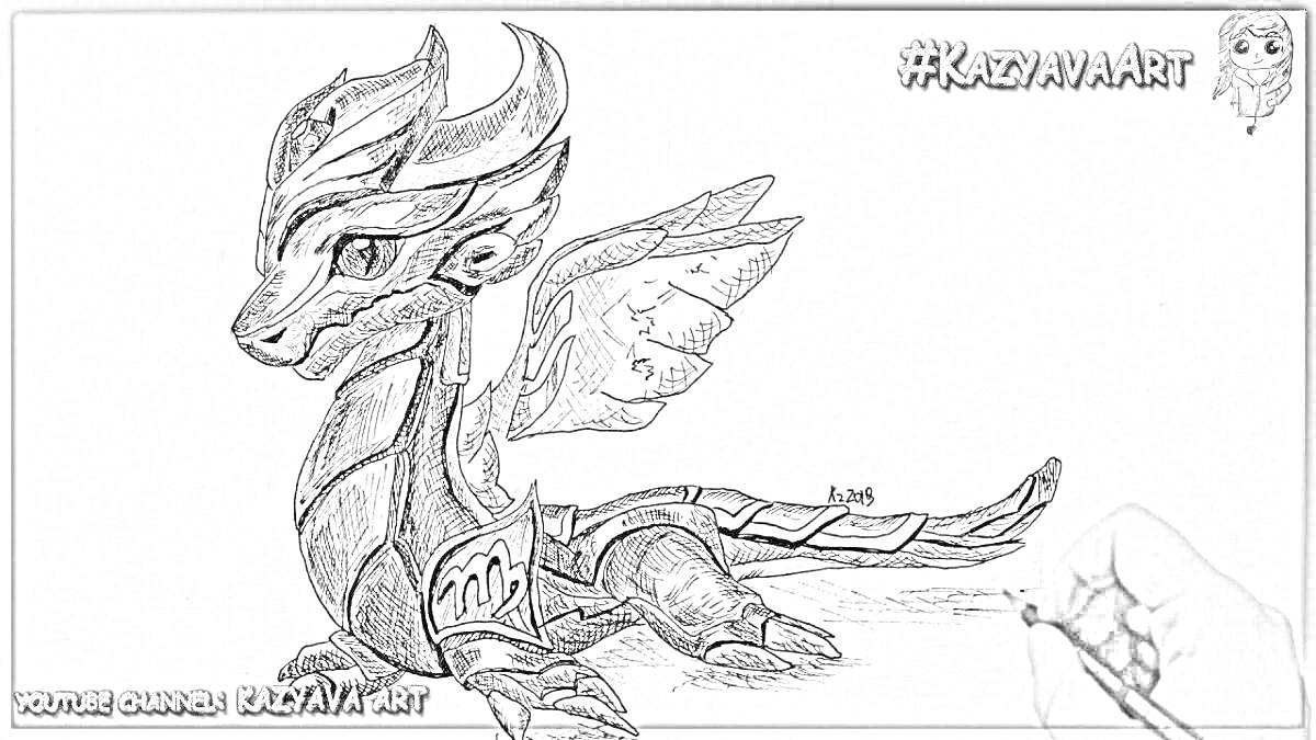 Раскраска Дракон в доспехах с крыльями, фон чистый, рука художника с карандашом