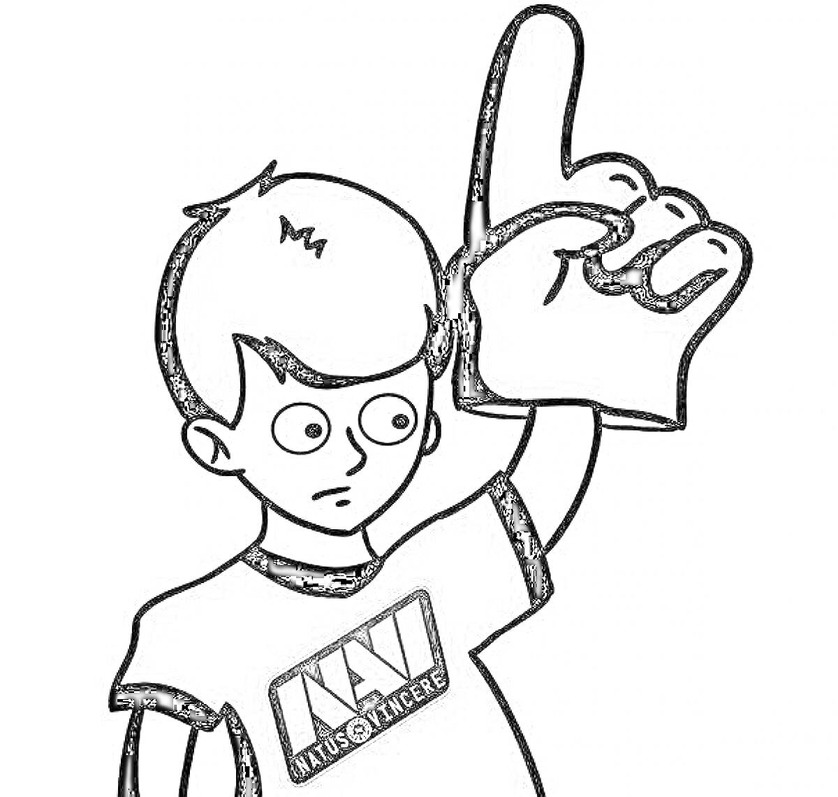 мальчик с надетой на руку гигантской пенопластовой ладонью, одет в футболку с логотипом 