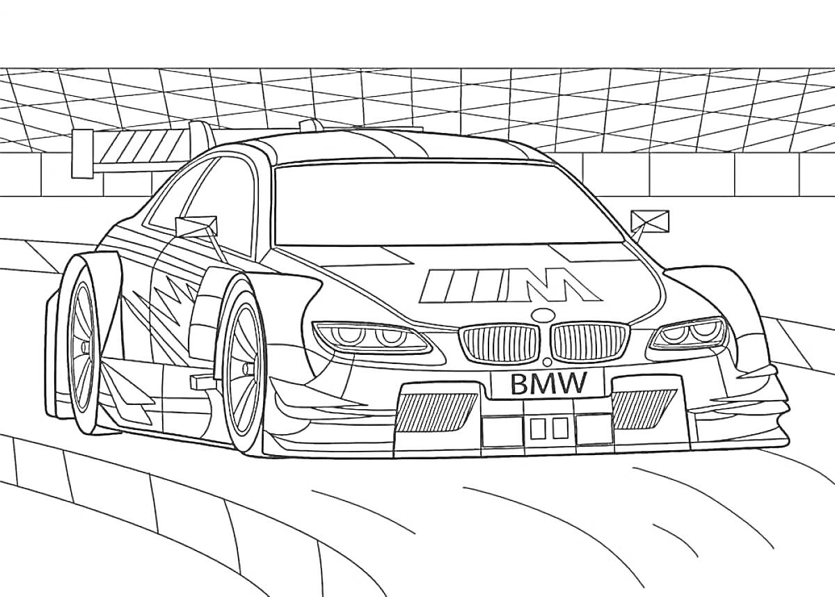 Раскраска Спортивный автомобиль BMW на гоночной трассе с финишной линией и ограждениями.