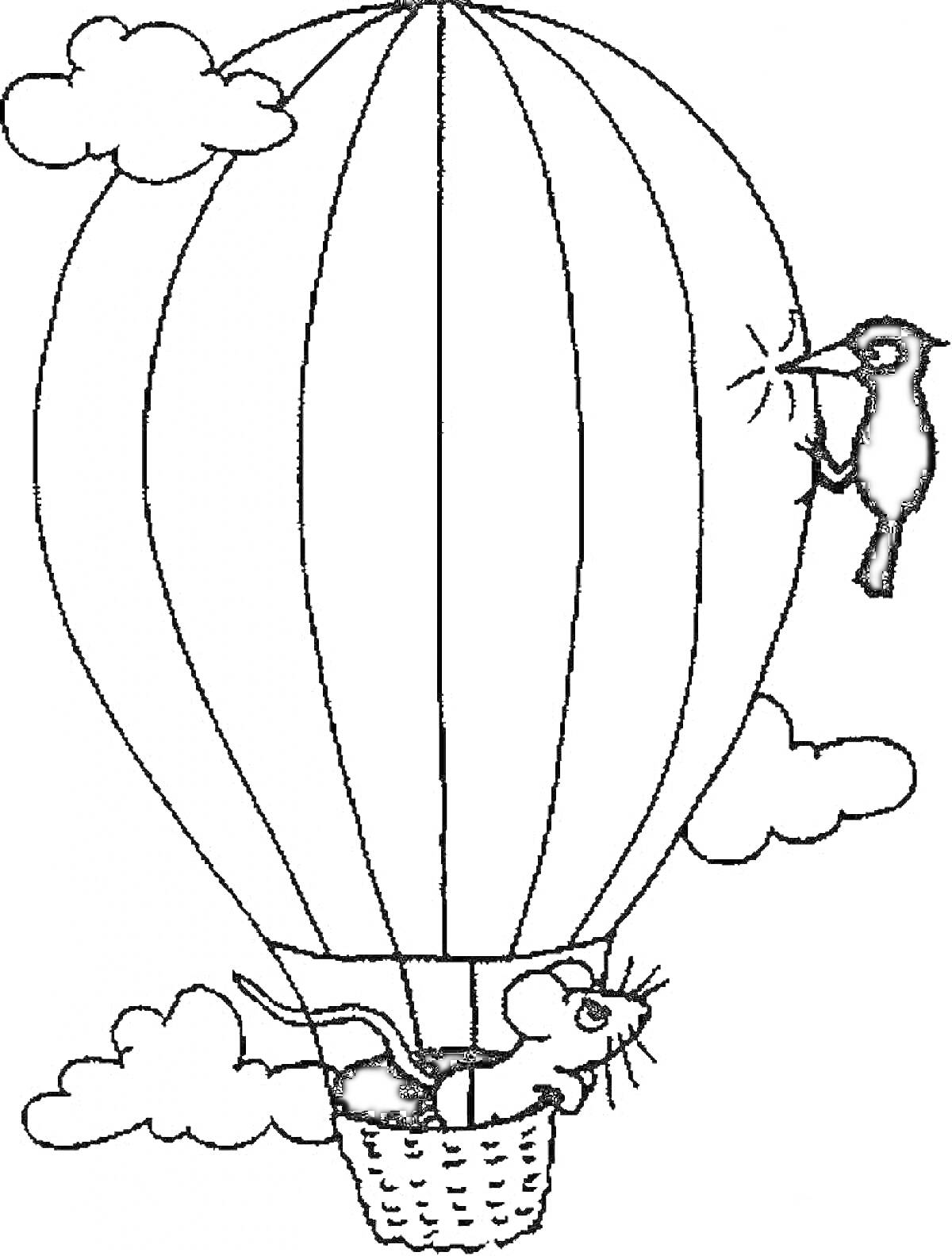 Раскраска воздушный шар с мышкой в корзине и птицей на шаре среди облаков