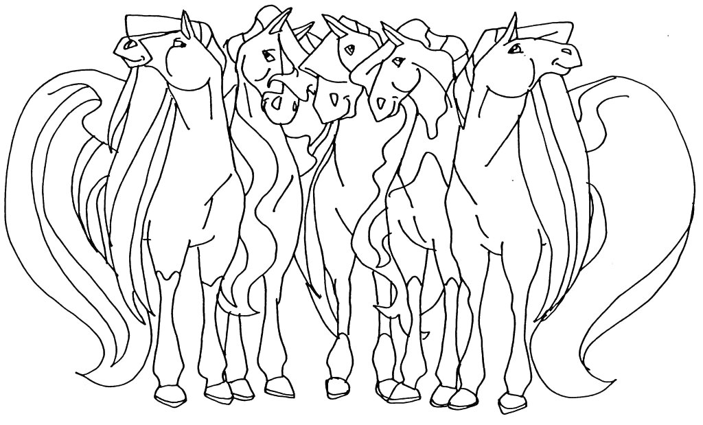Пять лошадей с развевающимися гривами и хвостами в ряд