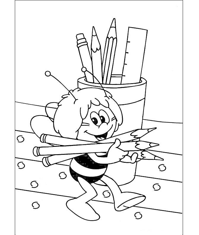 Пчелка Майя с карандашами на фоне подставки с канцелярией