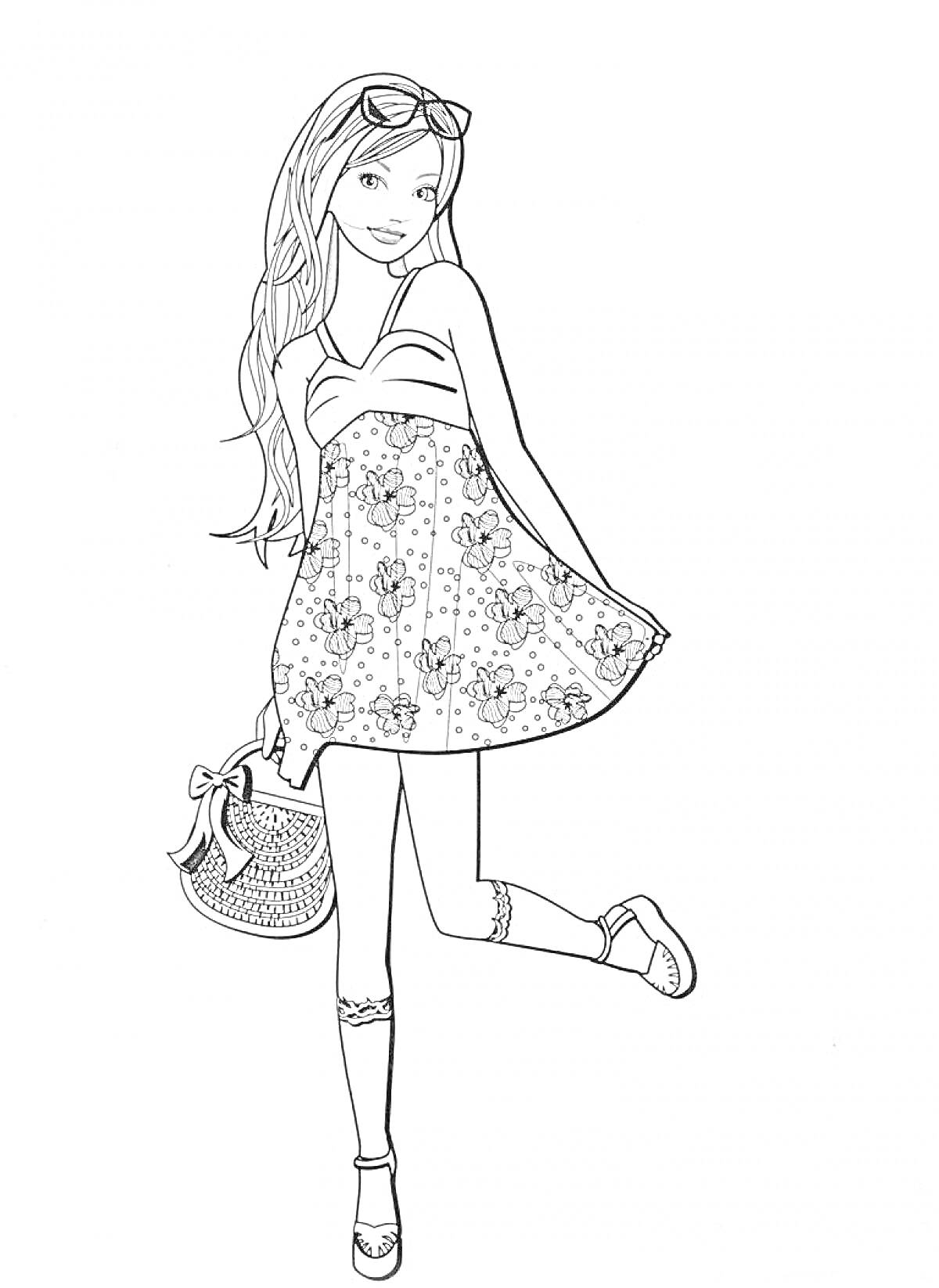 Раскраска Девушка в платье с цветочным узором, держит сумку, носит очки на голове.