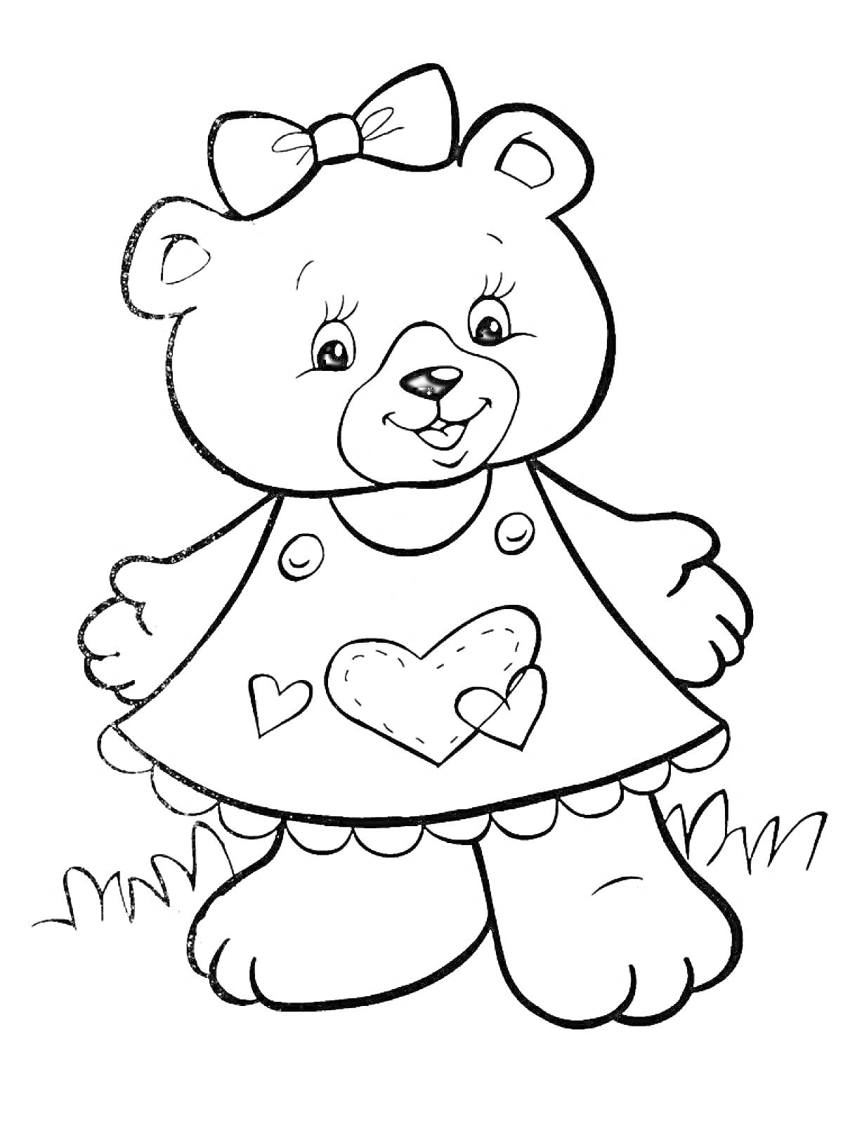 Раскраска Медвежонок с сердечками на платье и бантом на голове на траве