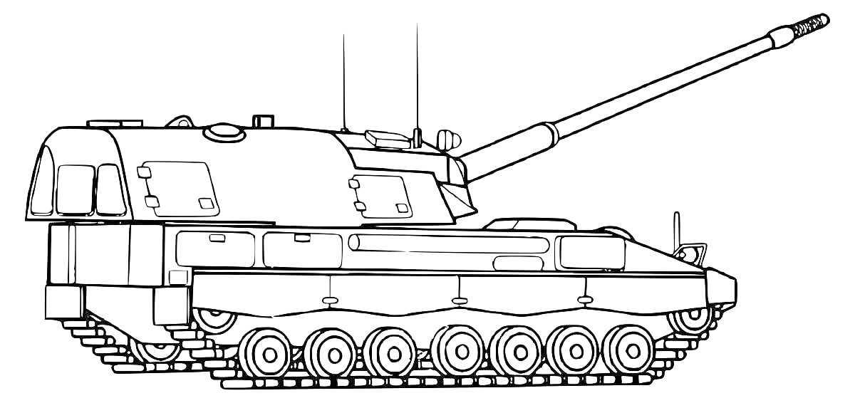 Боевой танк с длинной пушкой и антеннами