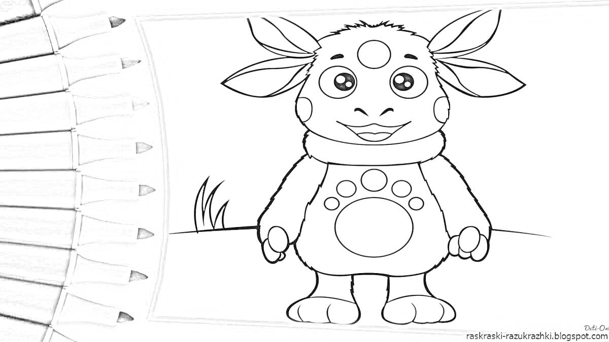 Раскраска персонажа с длинными ушами и круглыми глазками на фоне травы, с изображением карандашей по левому краю страницы