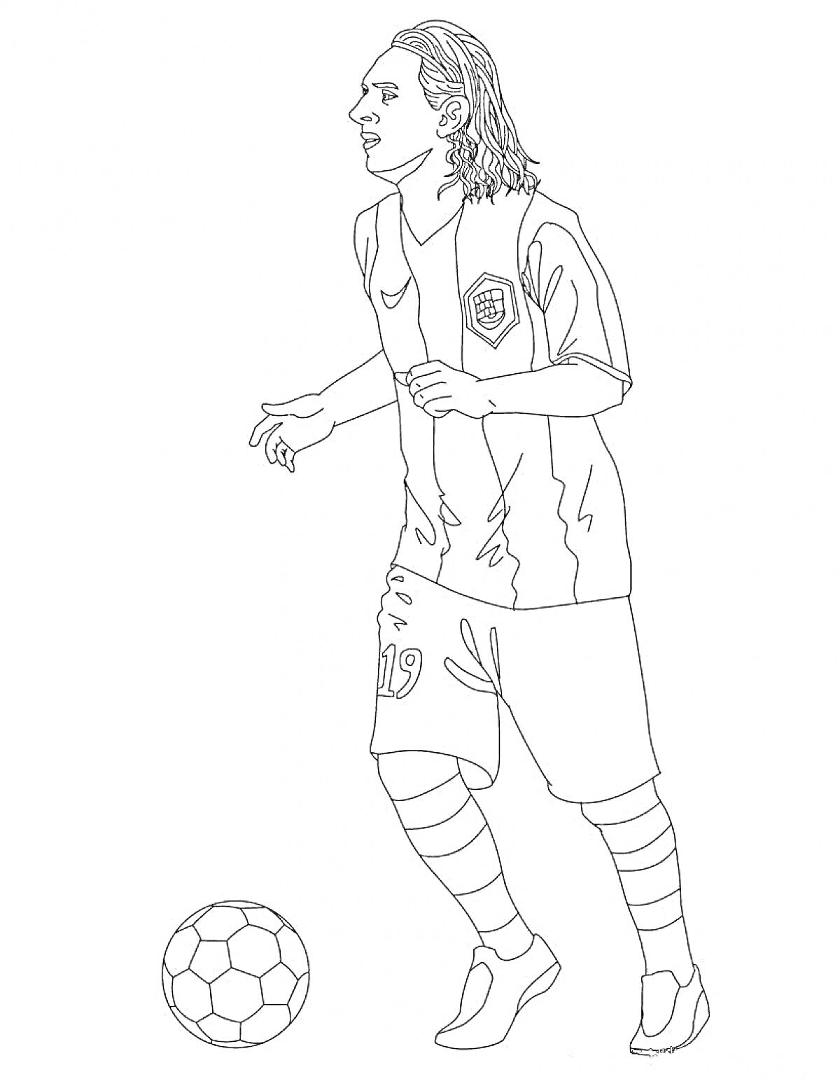 На раскраске изображено: Футболист, Спортивная форма, Футбольный мяч, Длинные волосы, Бутсы