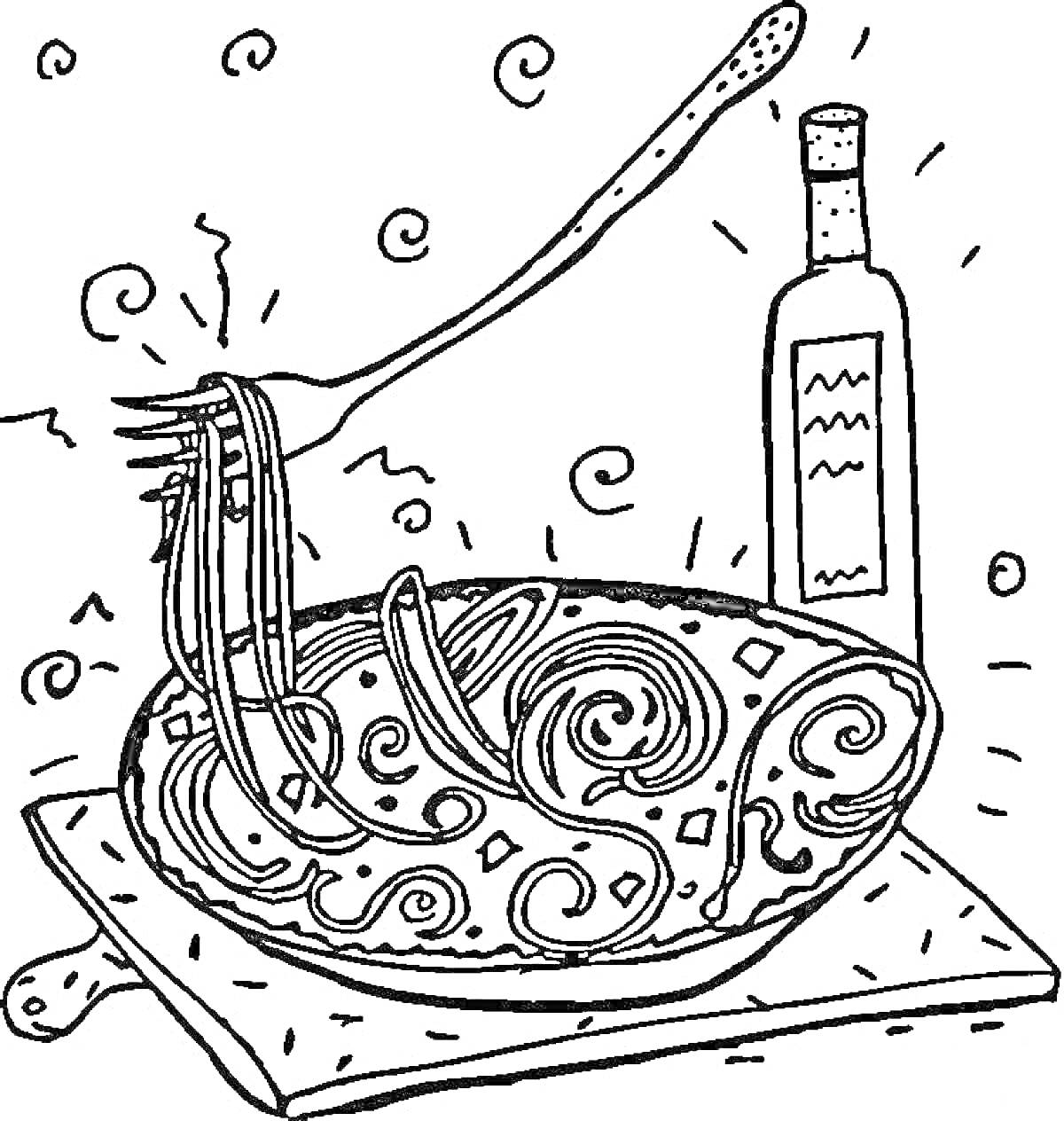 Тарелка с пастой и бутылка соуса на деревянной доске, спагетти на вилке