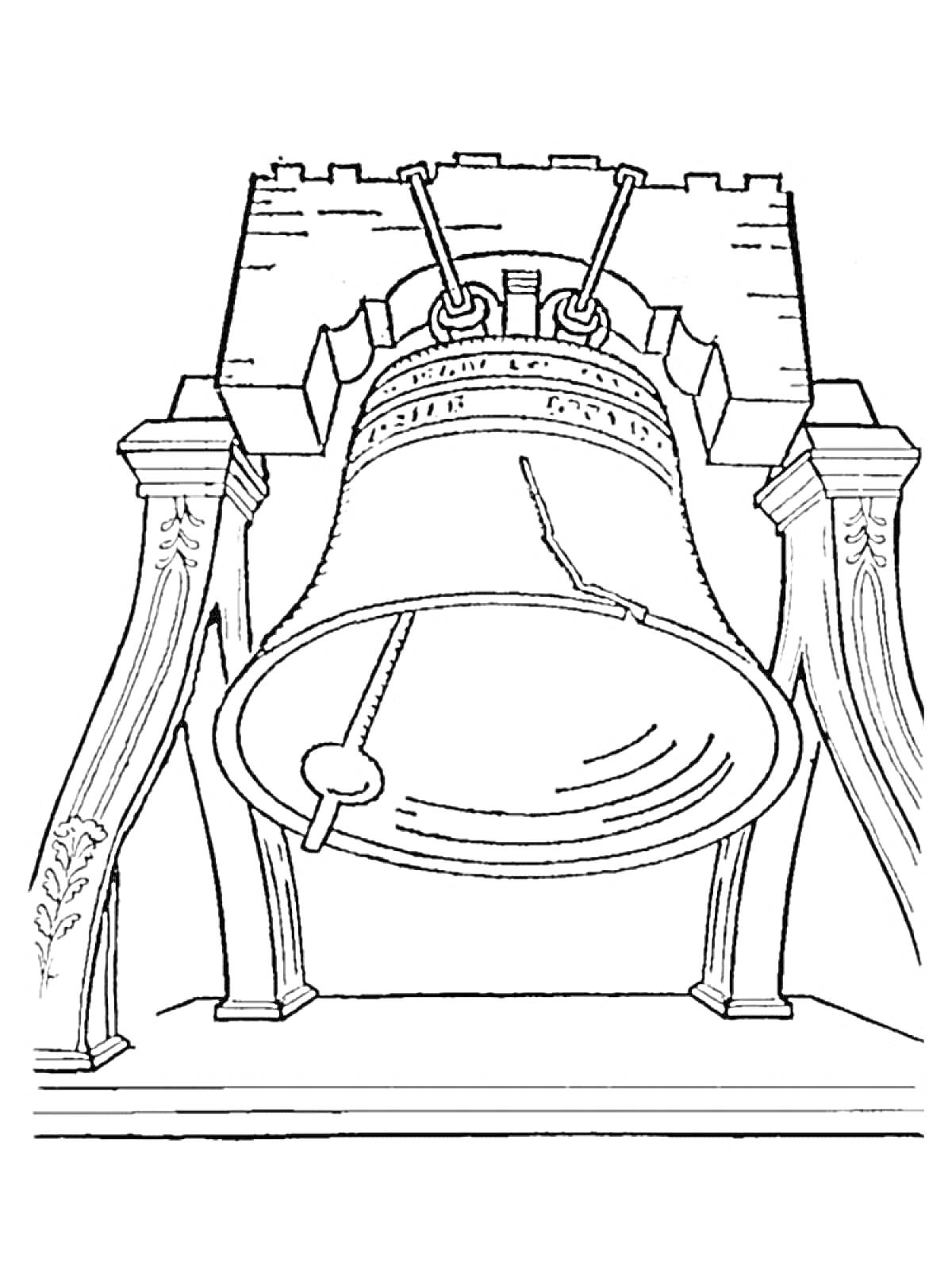 Колокол в каменной арке с резными столбами