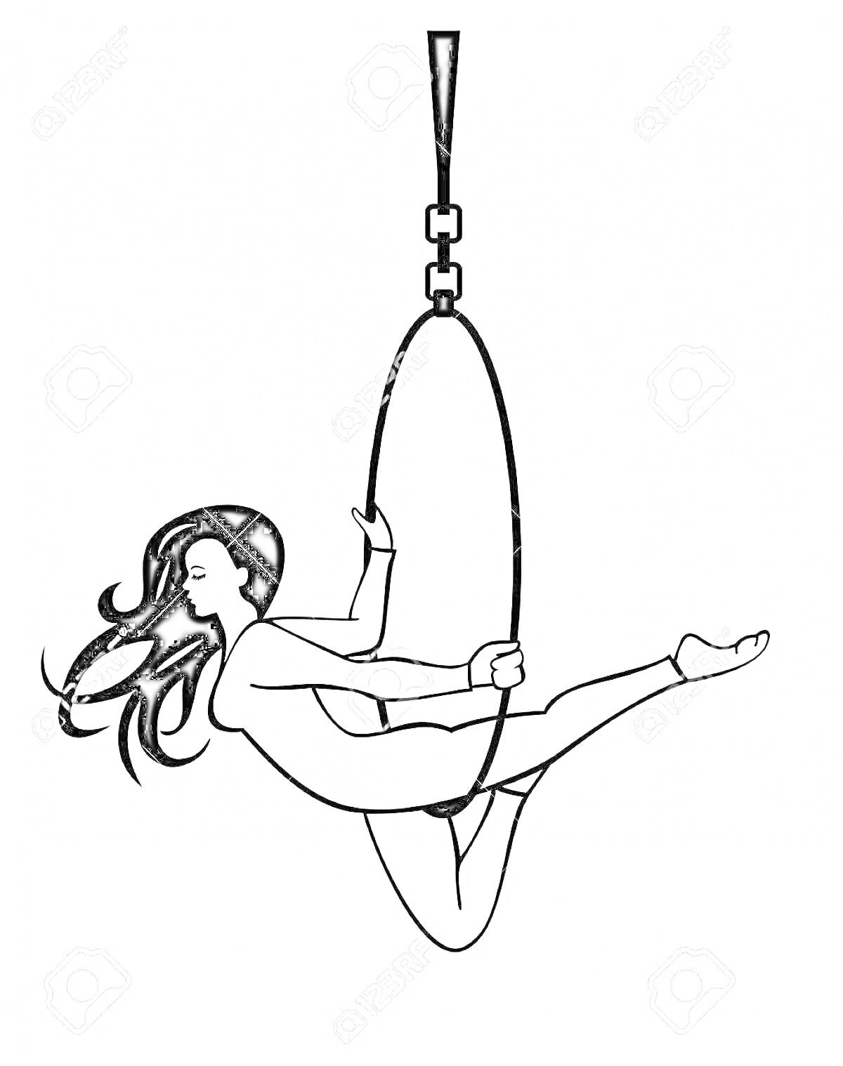 Раскраска Воздушная гимнастка на подвесном кольце