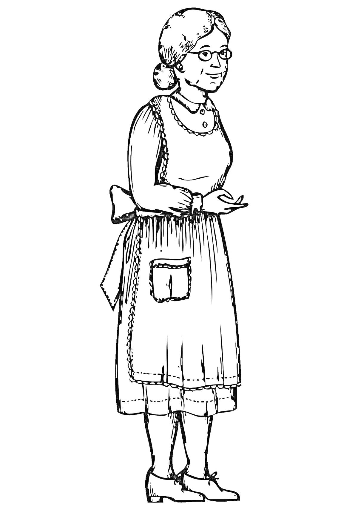 Бабушка в платье с фартуком и очками