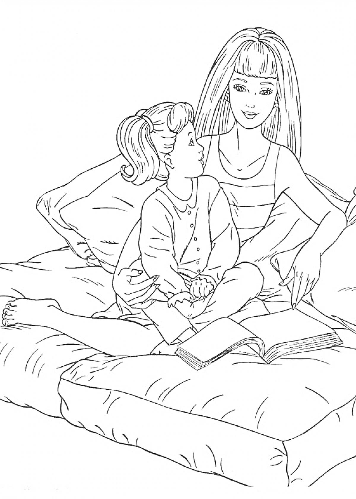 Мама и дочка сидят на кровати с подушками, держат книгу-раскраску