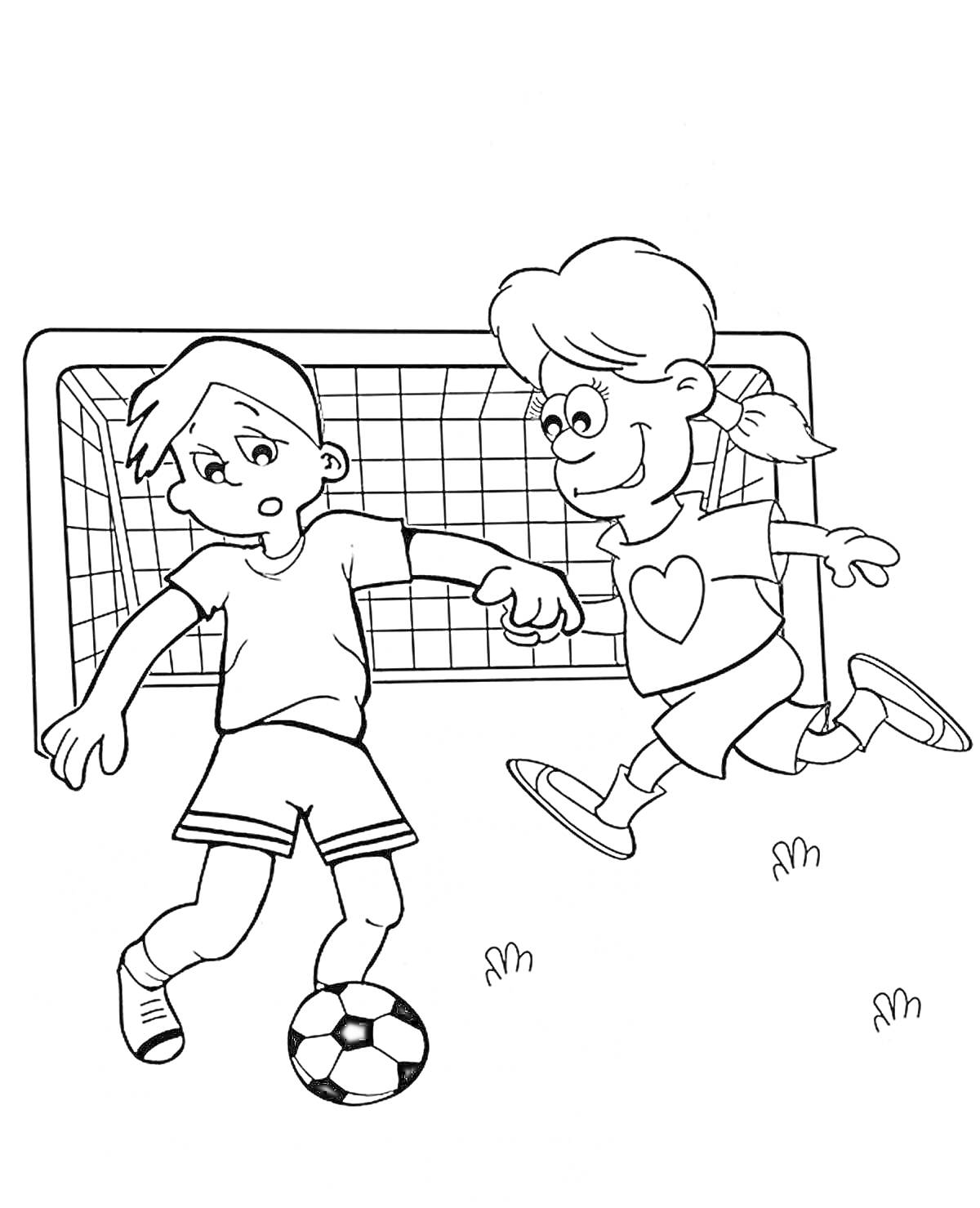 Дети играют в футбол перед воротами