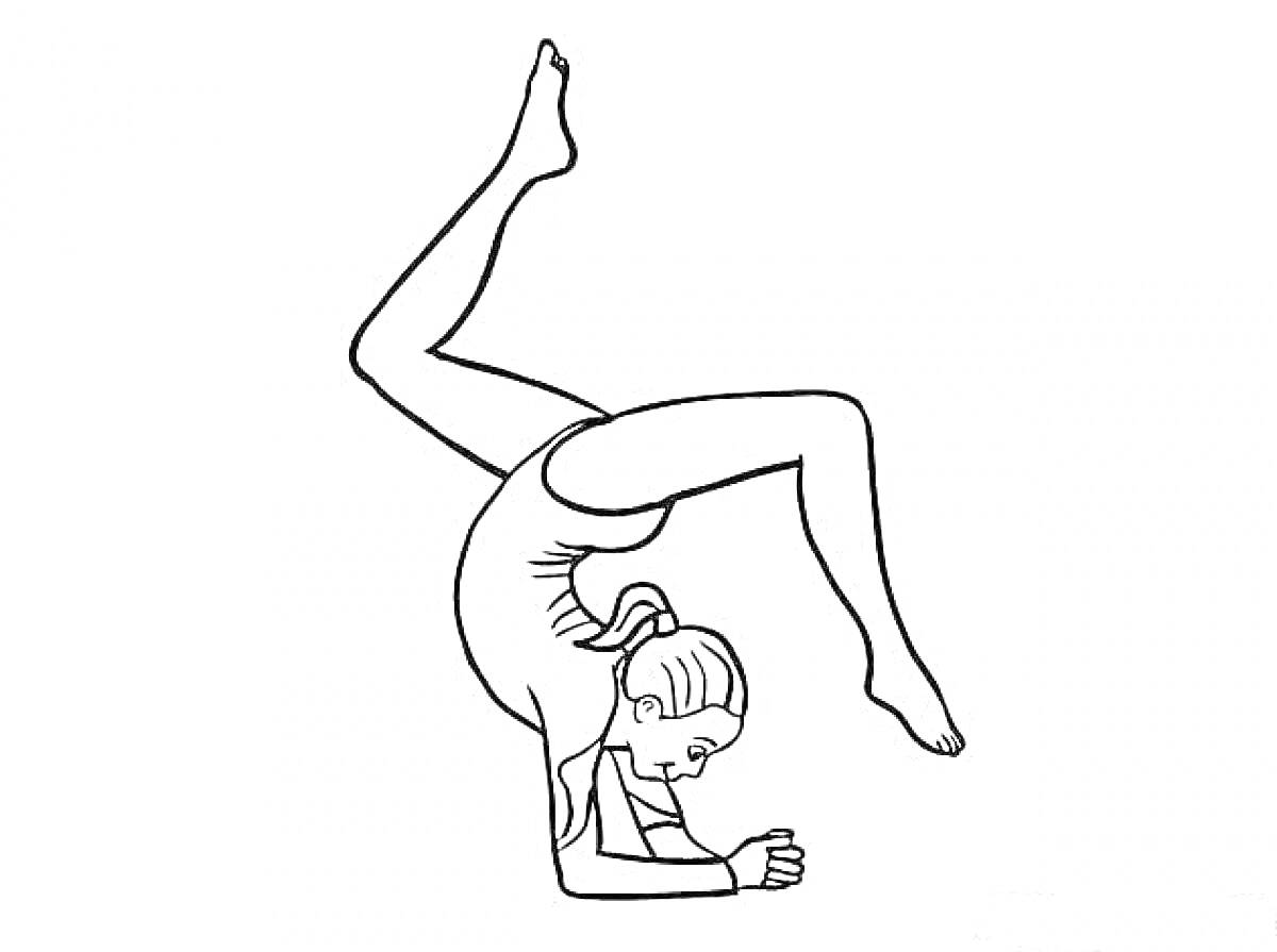 Гимнастка в стойке на руках с согнутыми ногами в воздухе