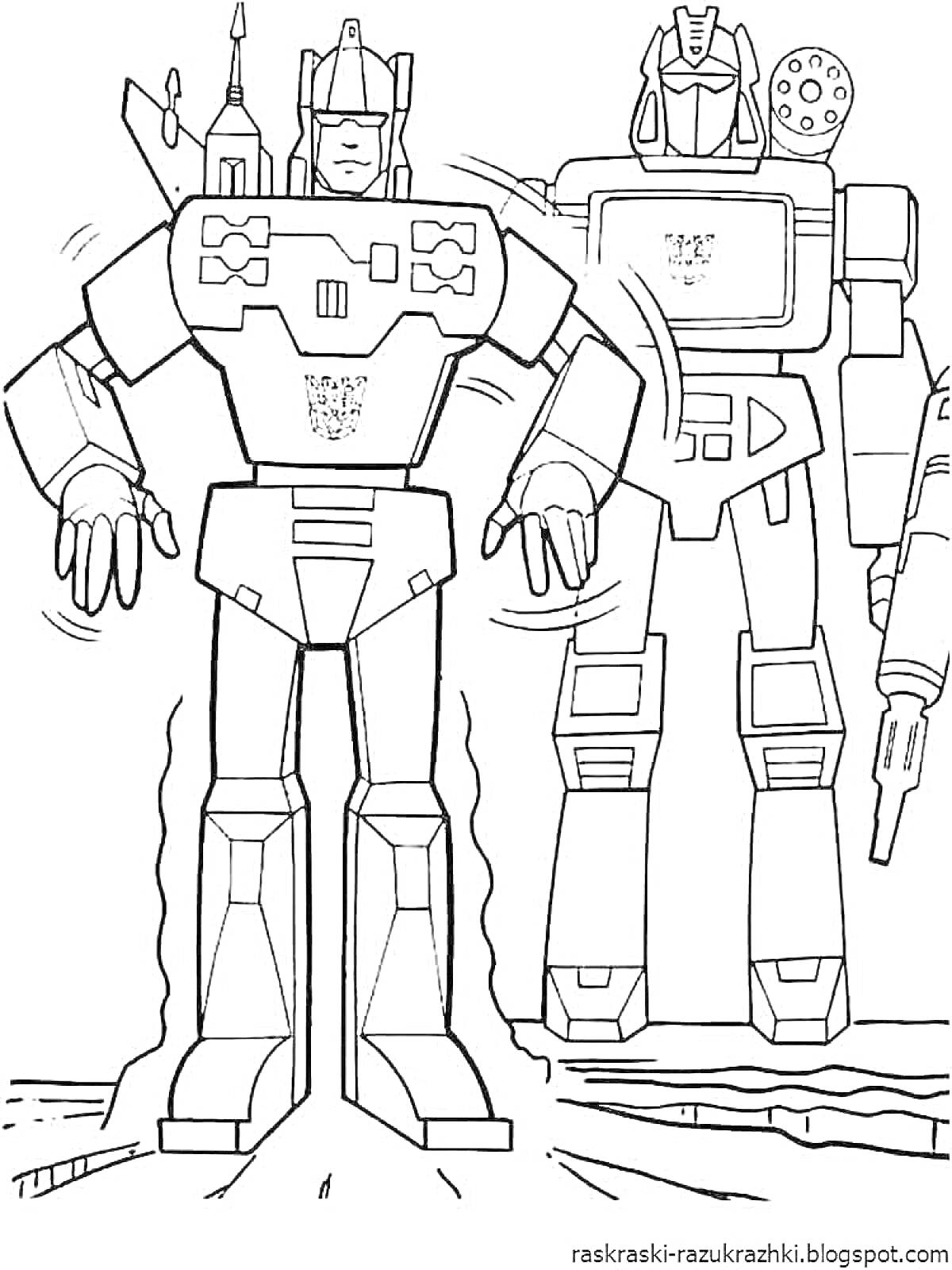 Раскраска Два робота-гиганта с оружием на плечах и в руках, стоящие на земле