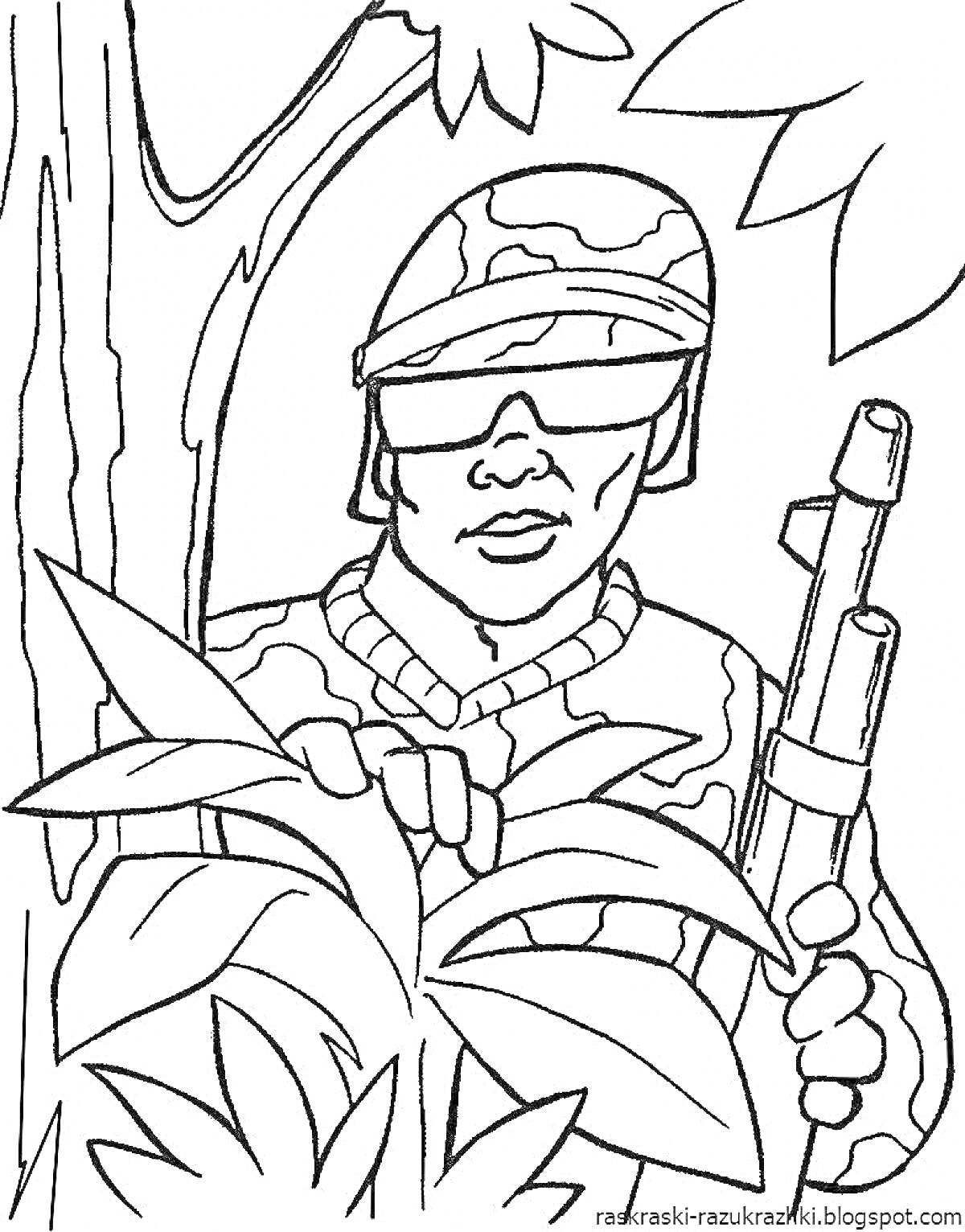 Раскраска Солдат в камуфляже с оружием прячется за кустами