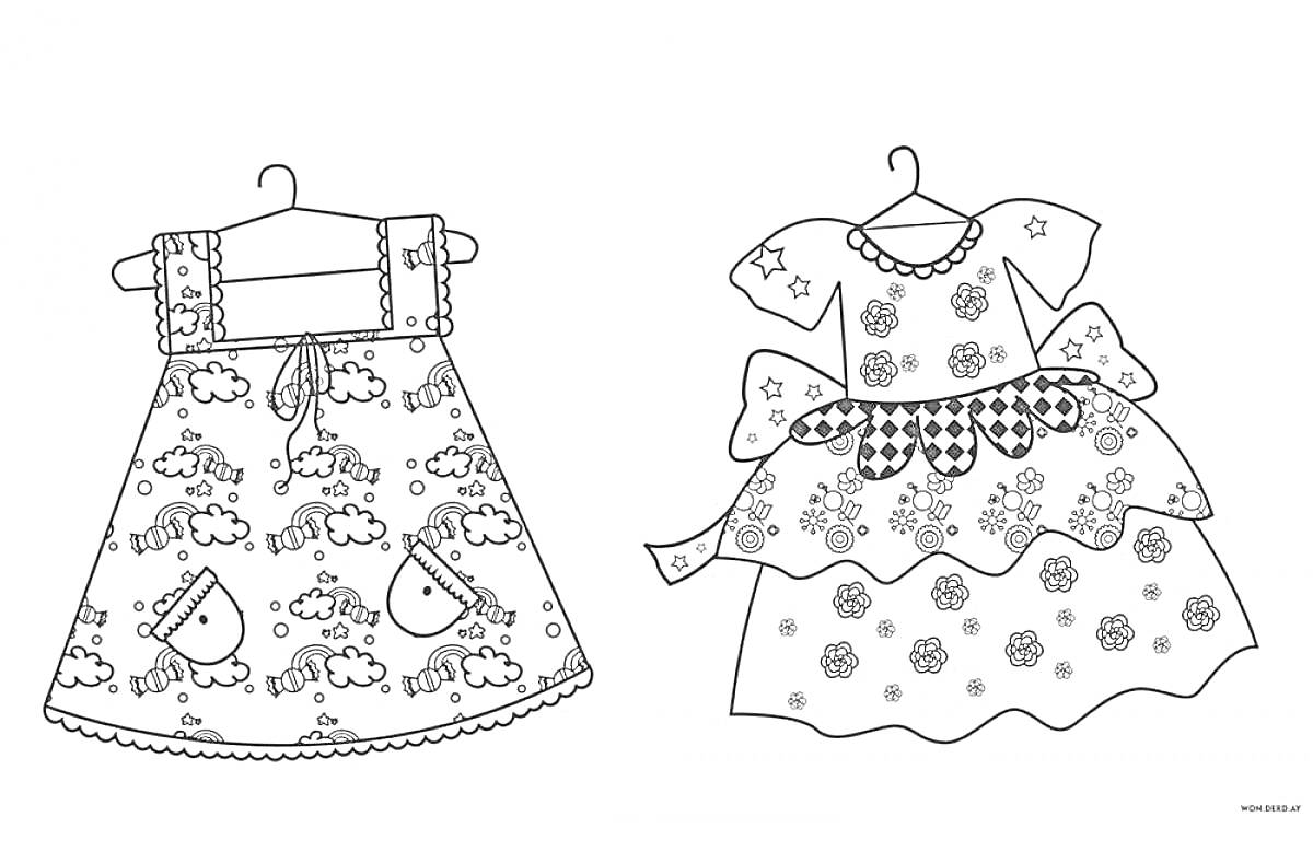 Раскраска Два платья для детей с рисунками овечек, кармашками, узорами и декоративными элементами