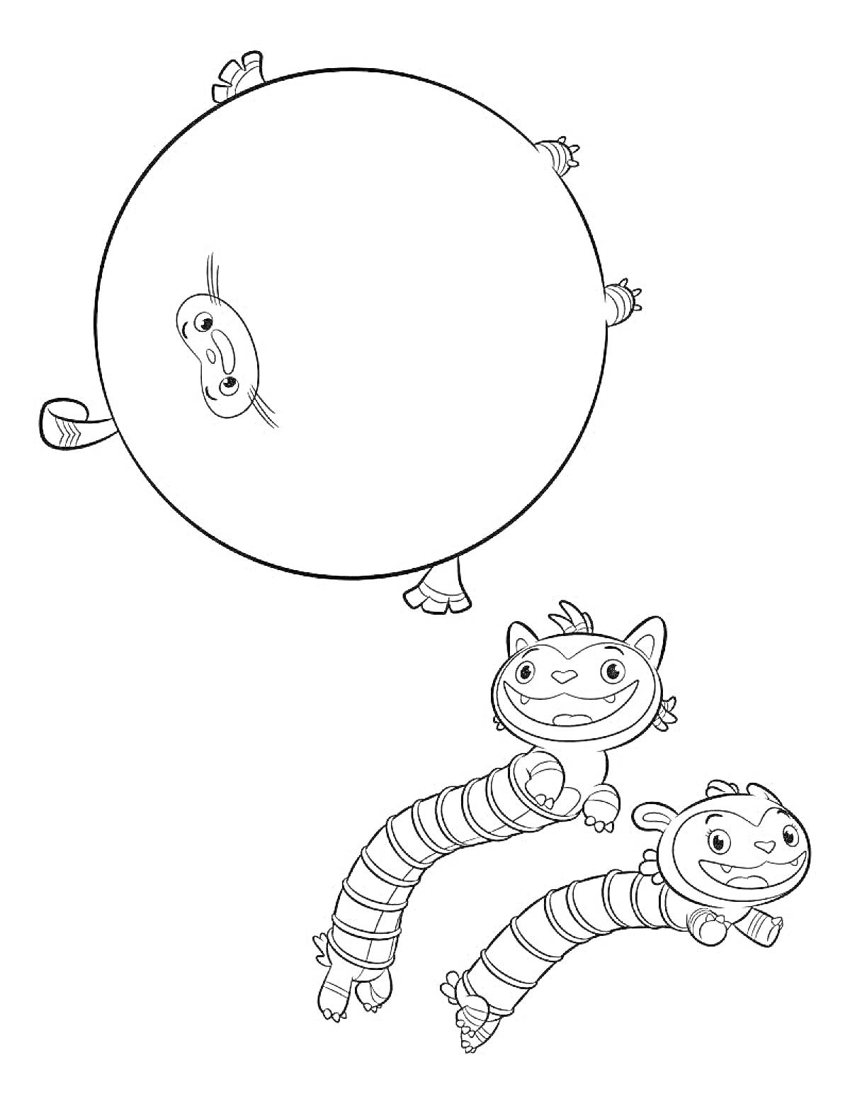 Раскраска Большой круглый персонаж с улыбкой и двумя летающими существами с ушками и торчащими лапками